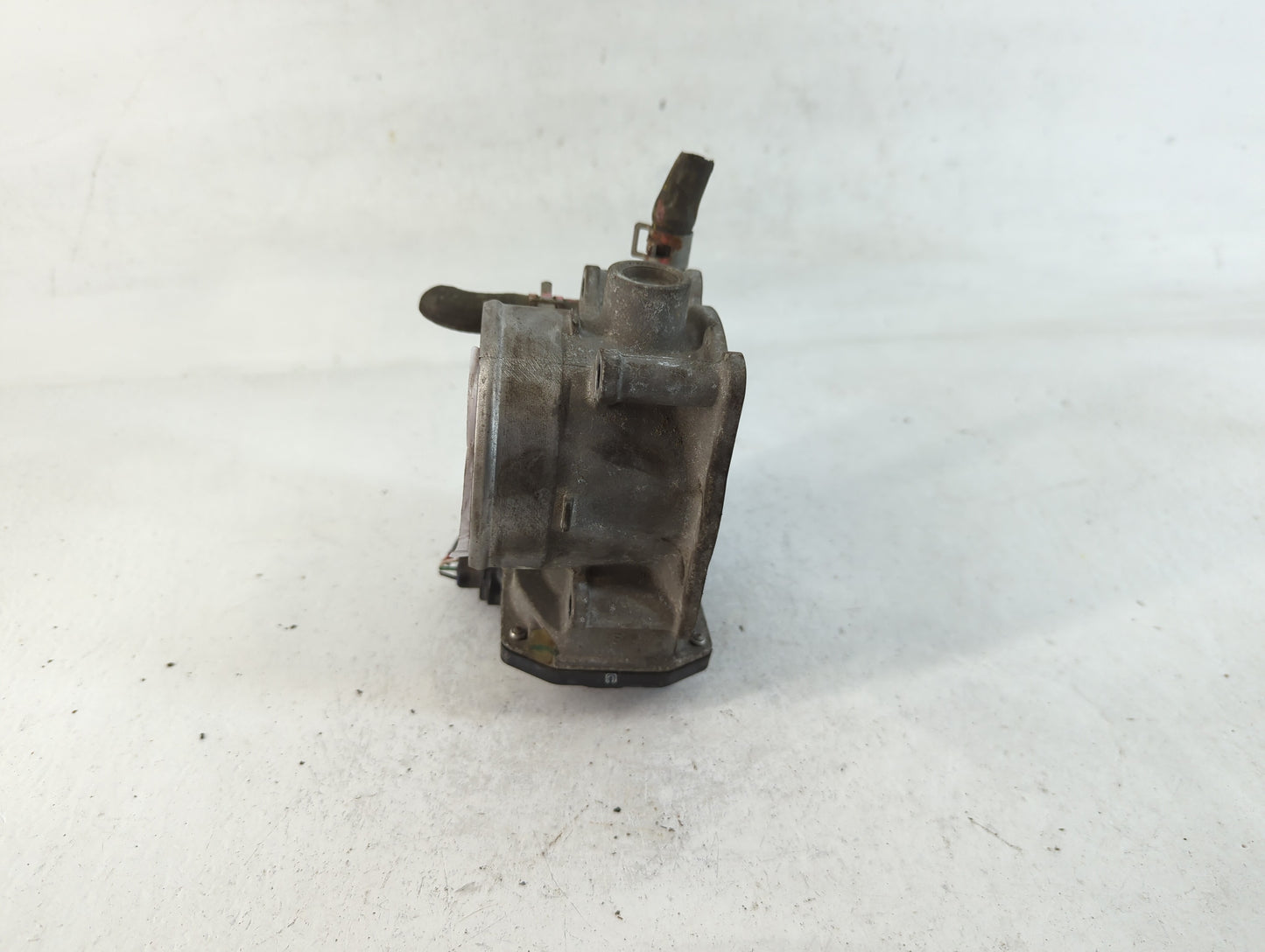 2013-2015 Nissan Titan Throttle Body P/N:16119 7S000 D Fits Fits 2012 2013 2014 2015 2016 OEM Used Auto Parts - Oemusedautop