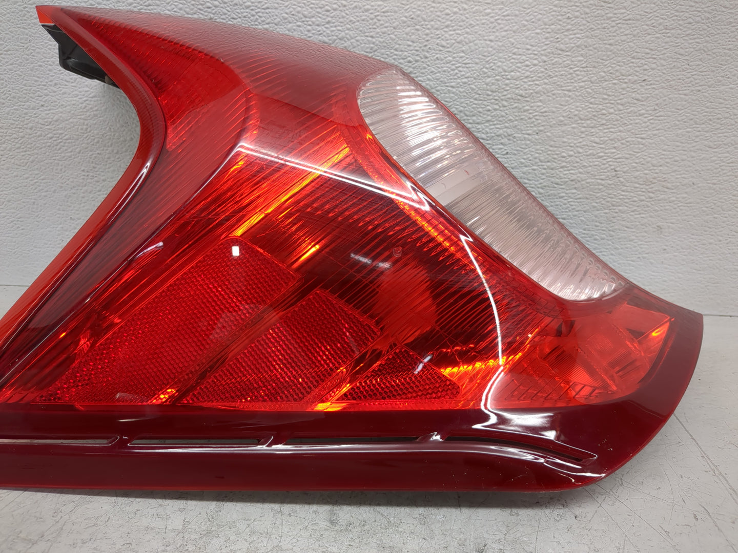 2014-2019 Nissan Versa Tail Light Assembly Driver Left OEM P/N:265553WC0A Fits Fits 2014 2015 2016 2017 2018 2019 OEM Used A