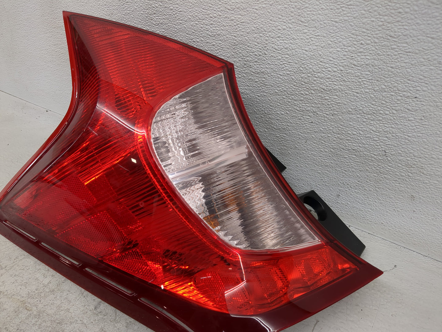 2014-2019 Nissan Versa Tail Light Assembly Driver Left OEM P/N:265553WC0A Fits Fits 2014 2015 2016 2017 2018 2019 OEM Used A