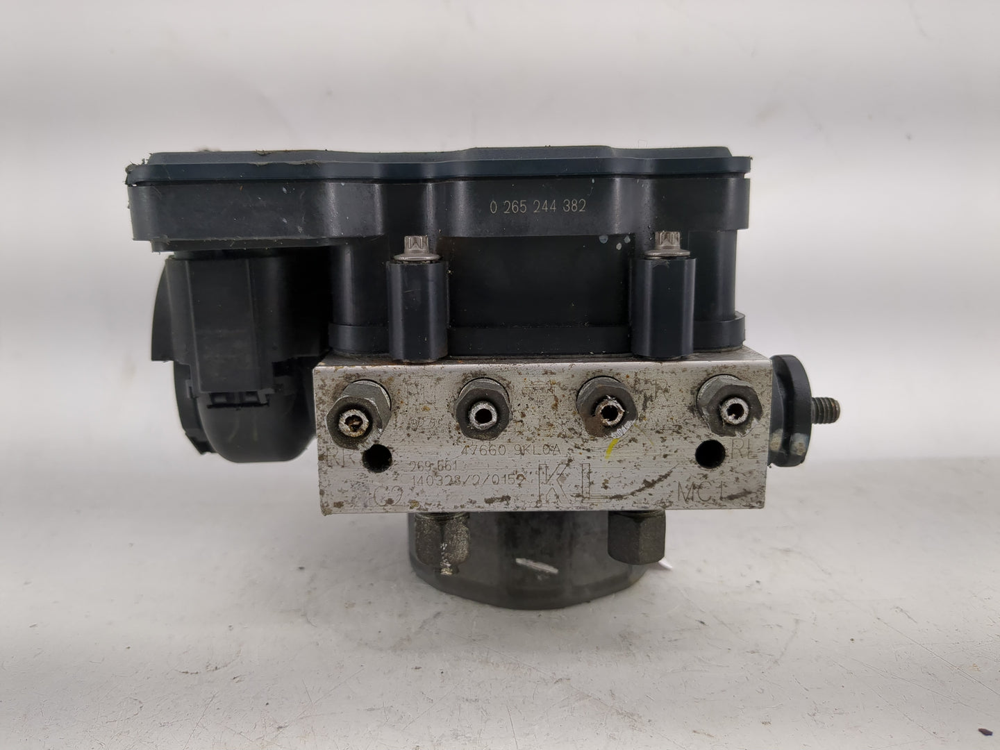 2015-2019 Nissan Versa ABS Pump Control Module Replacement P/N:47660 PKL0A Fits Fits 2015 2016 2017 2018 2019 OEM Used Auto 