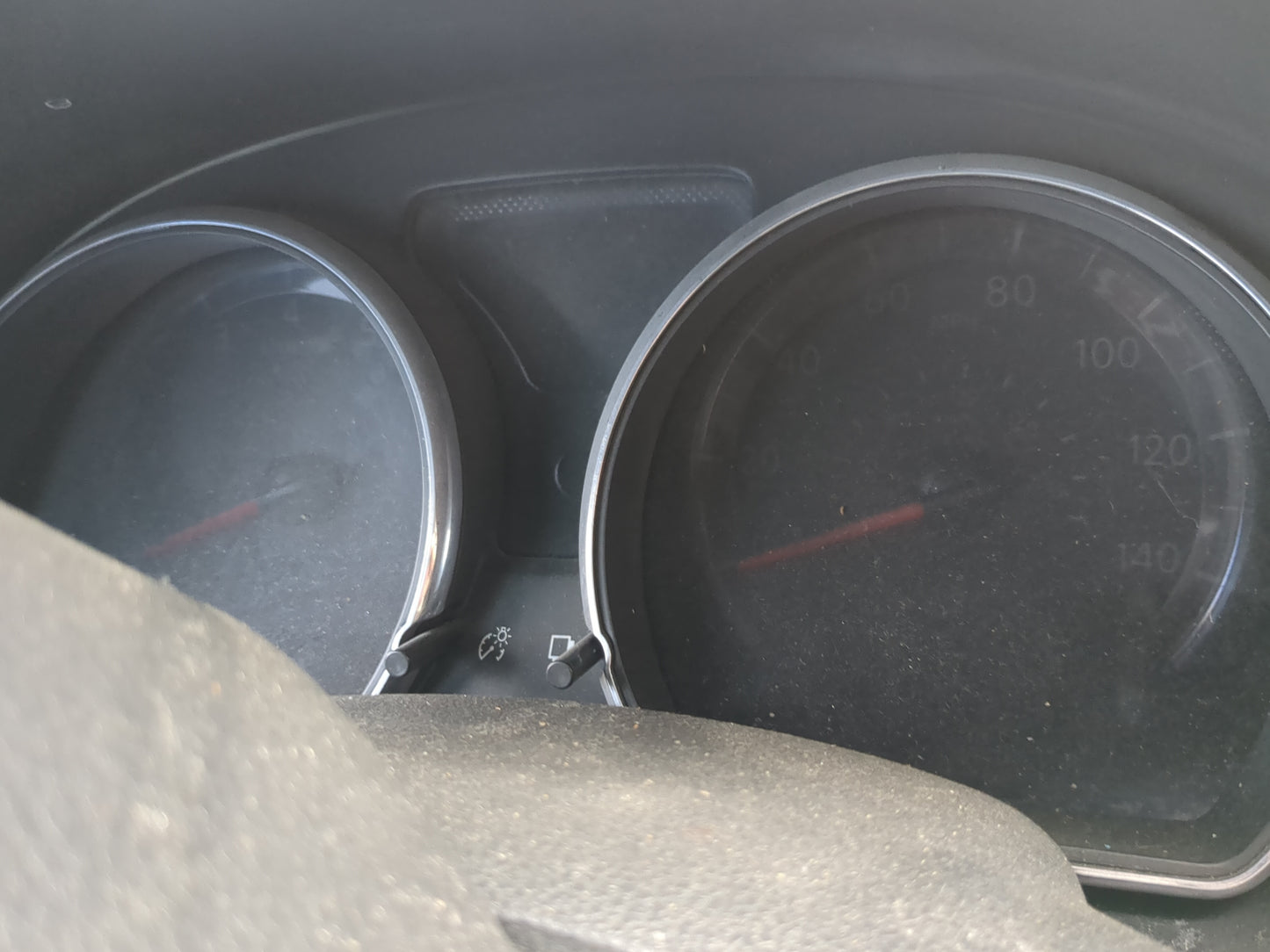 2015-2019 Nissan Versa Instrument Cluster Speedometer Gauges Fits Fits 2015 2016 2017 2018 2019 OEM Used Auto Parts - Oemuse