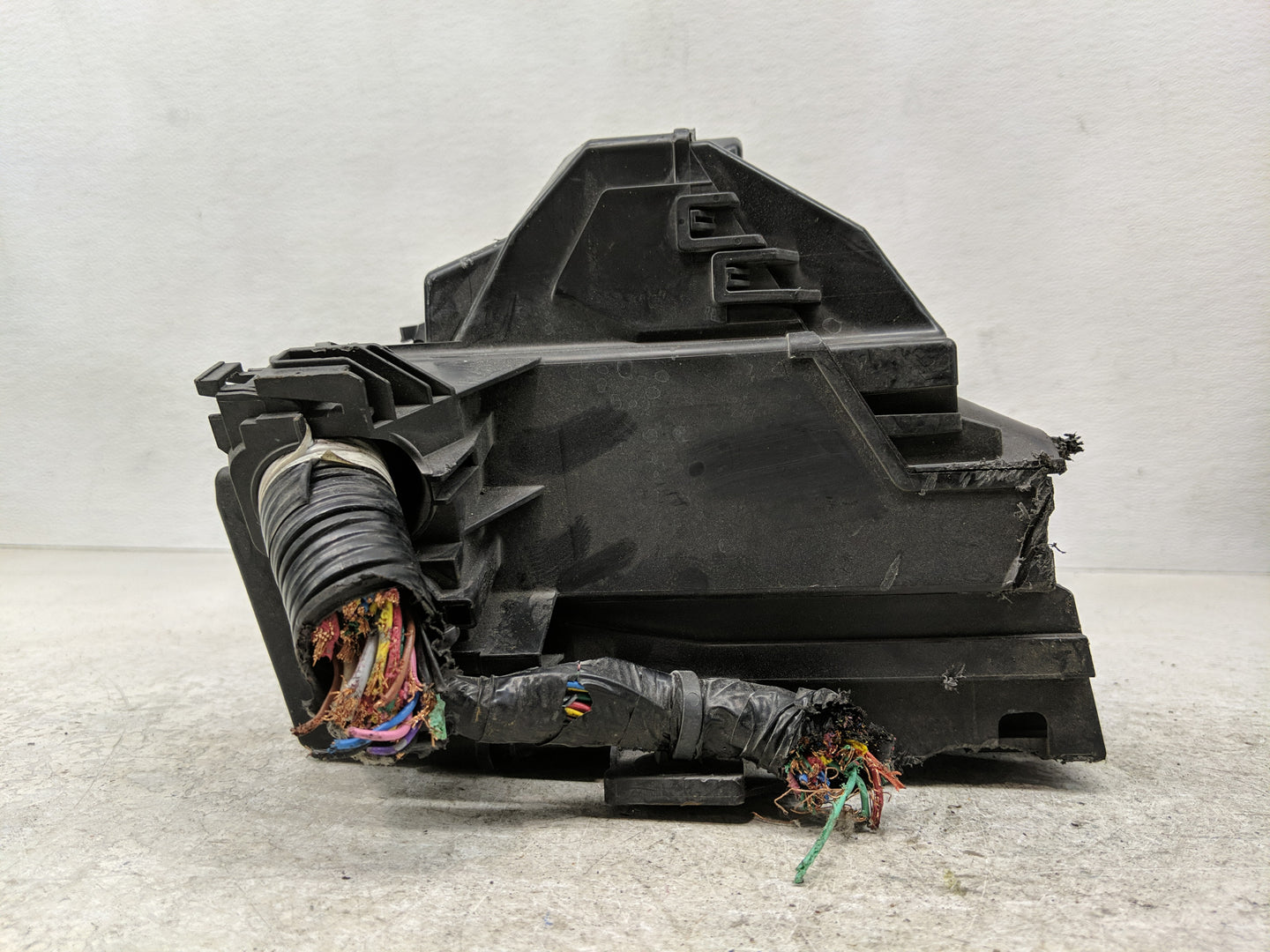 2013-2019 Nissan Versa Fusebox Fuse Box Panel Relay Module Fits Fits 2013 2014 2015 2016 2017 2018 2019 OEM Used Auto Parts 
