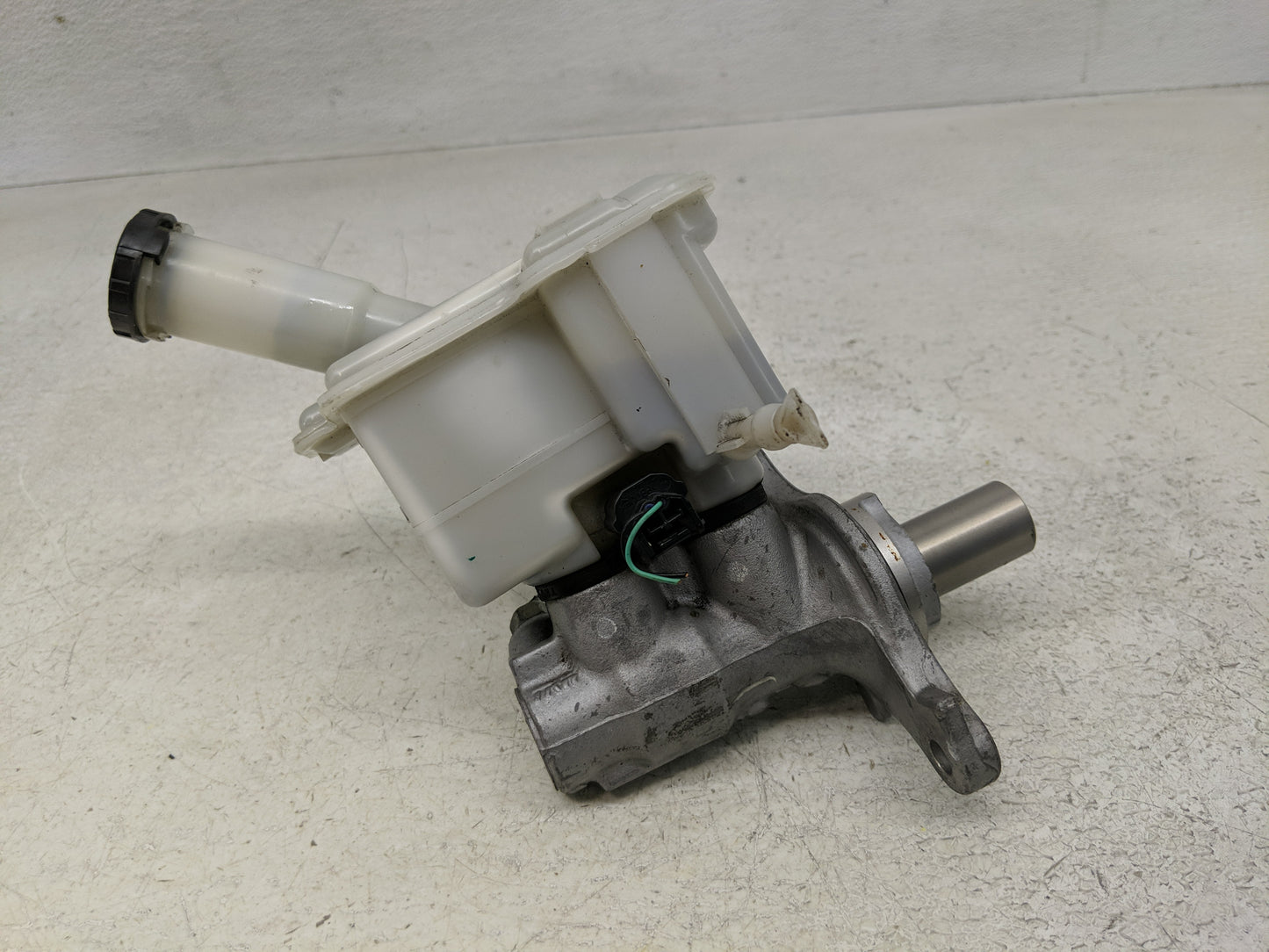 2012-2019 Nissan Versa Brake Master Cylinder - Oemusedautoparts1.com