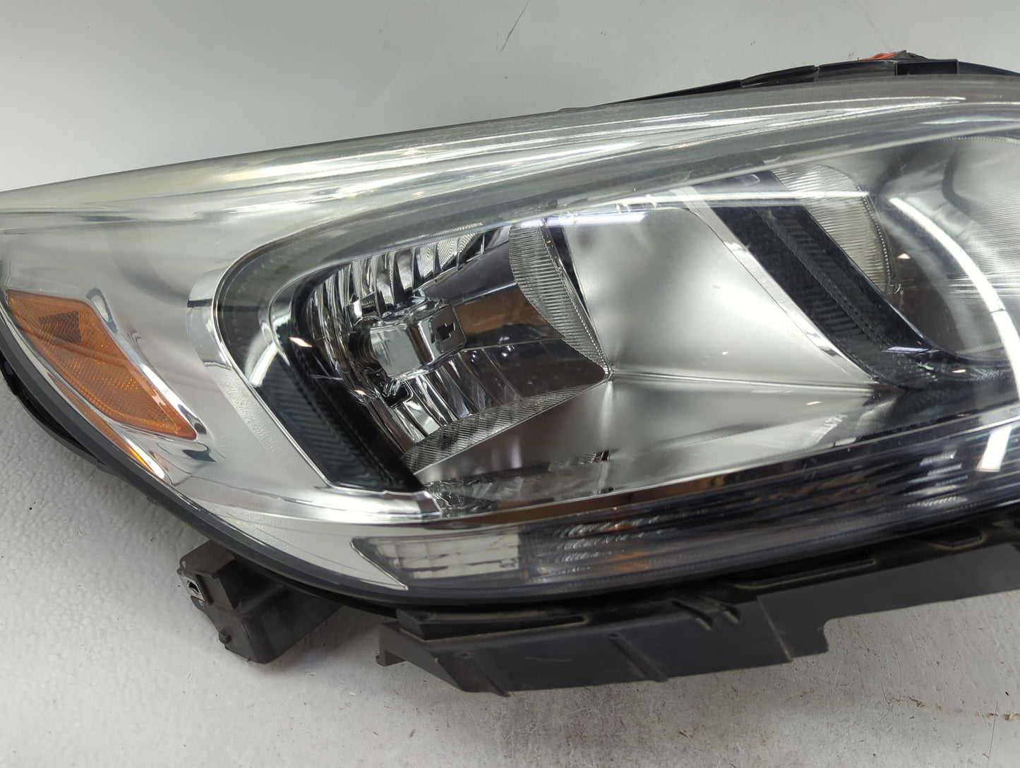 2015-2019 Nissan Versa Passenger Right Oem Head Light Headlight Lamp - Oemusedautoparts1.com