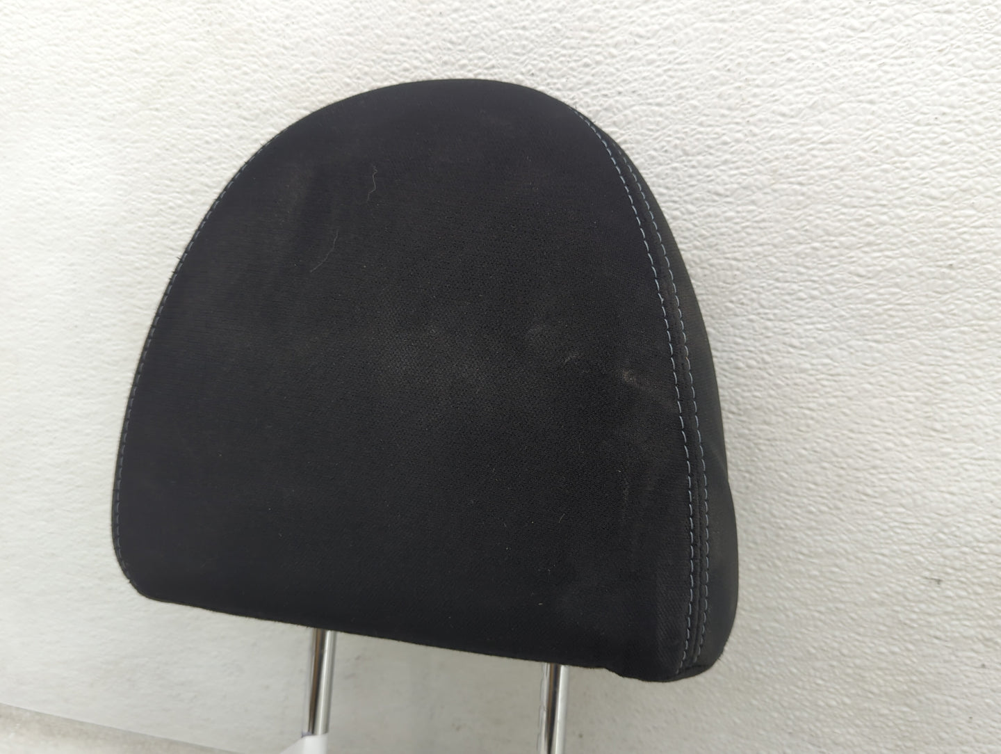 2014-2015 Nissan Versa Headrest Head Rest Front Driver Seat Black - Oemusedautoparts1.com
