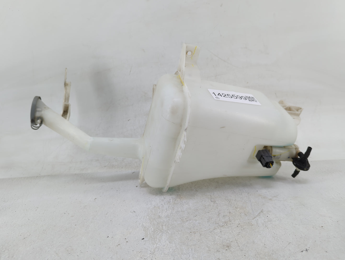 Nissan Versa Windshield Washer Fluid Reservoir Bottle Oem - Oemusedautoparts1.com