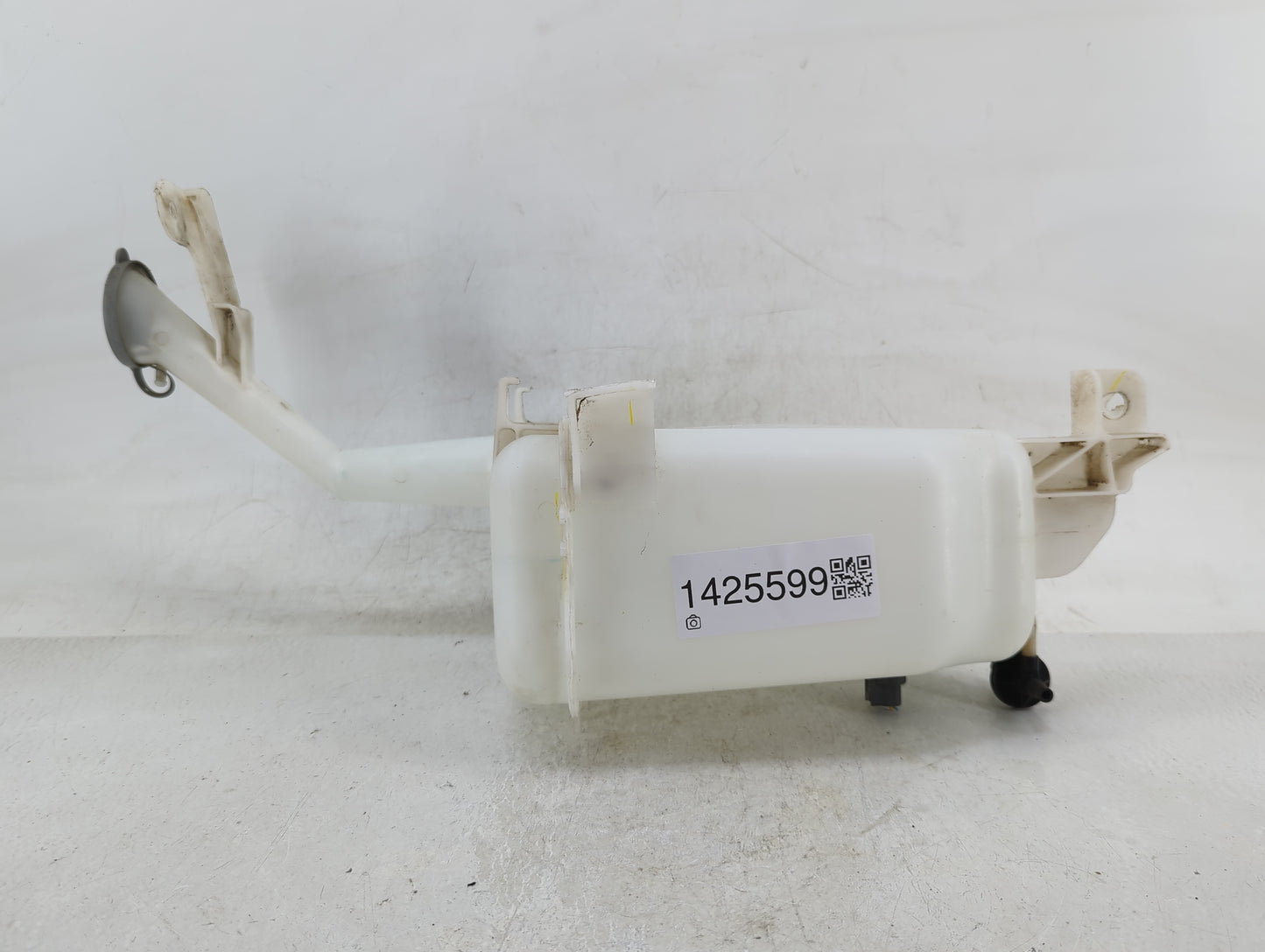 Nissan Versa Windshield Washer Fluid Reservoir Bottle Oem - Oemusedautoparts1.com
