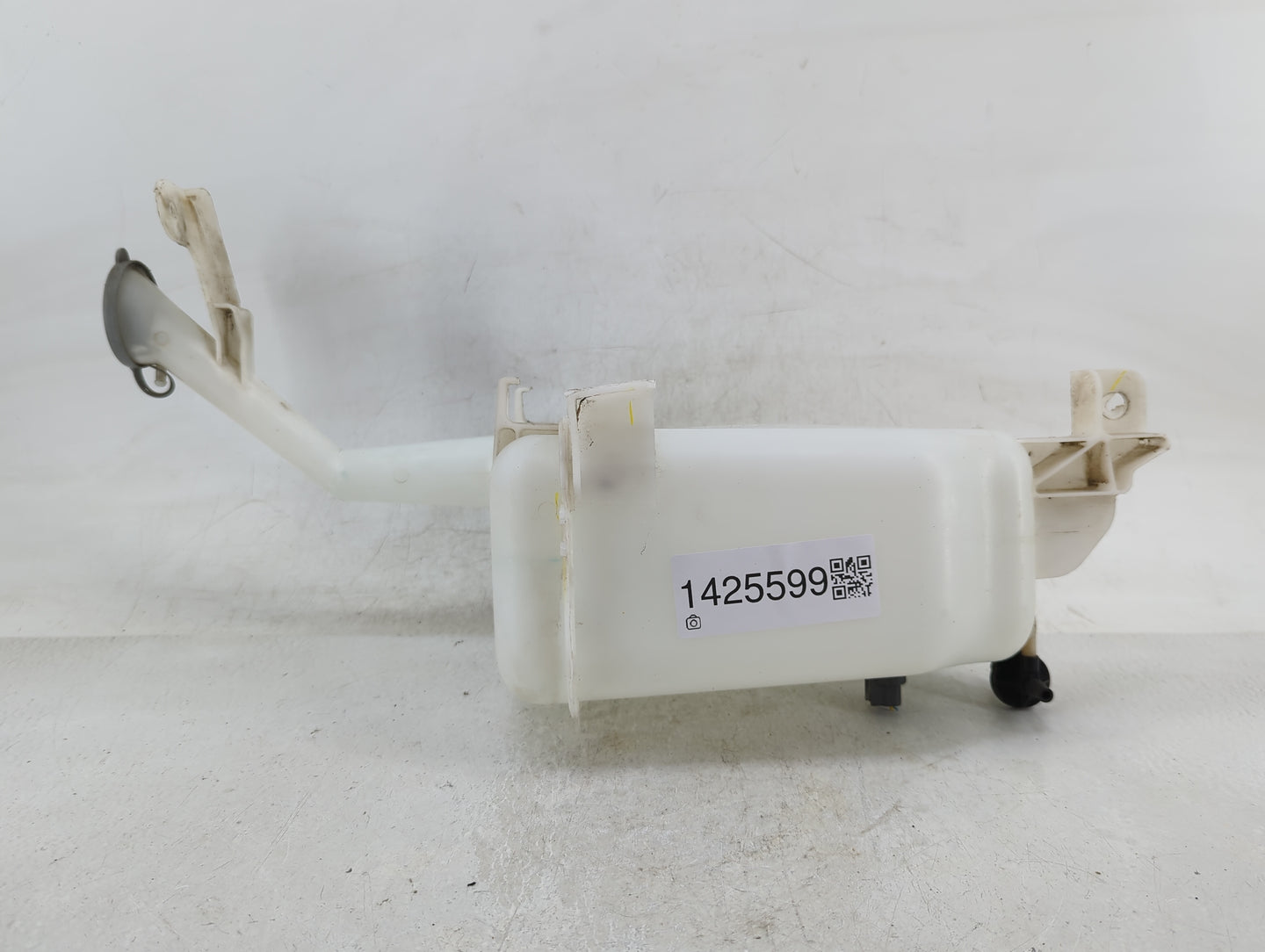 Nissan Versa Windshield Washer Fluid Reservoir Bottle Oem - Oemusedautoparts1.com