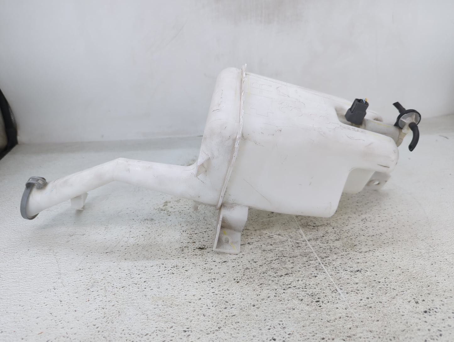 Nissan Versa Windshield Washer Fluid Reservoir Bottle Oem - Oemusedautoparts1.com