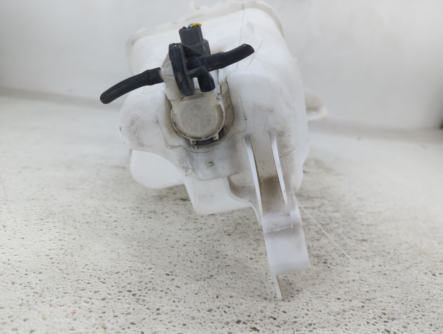 Nissan Versa Windshield Washer Fluid Reservoir Bottle Oem - Oemusedautoparts1.com