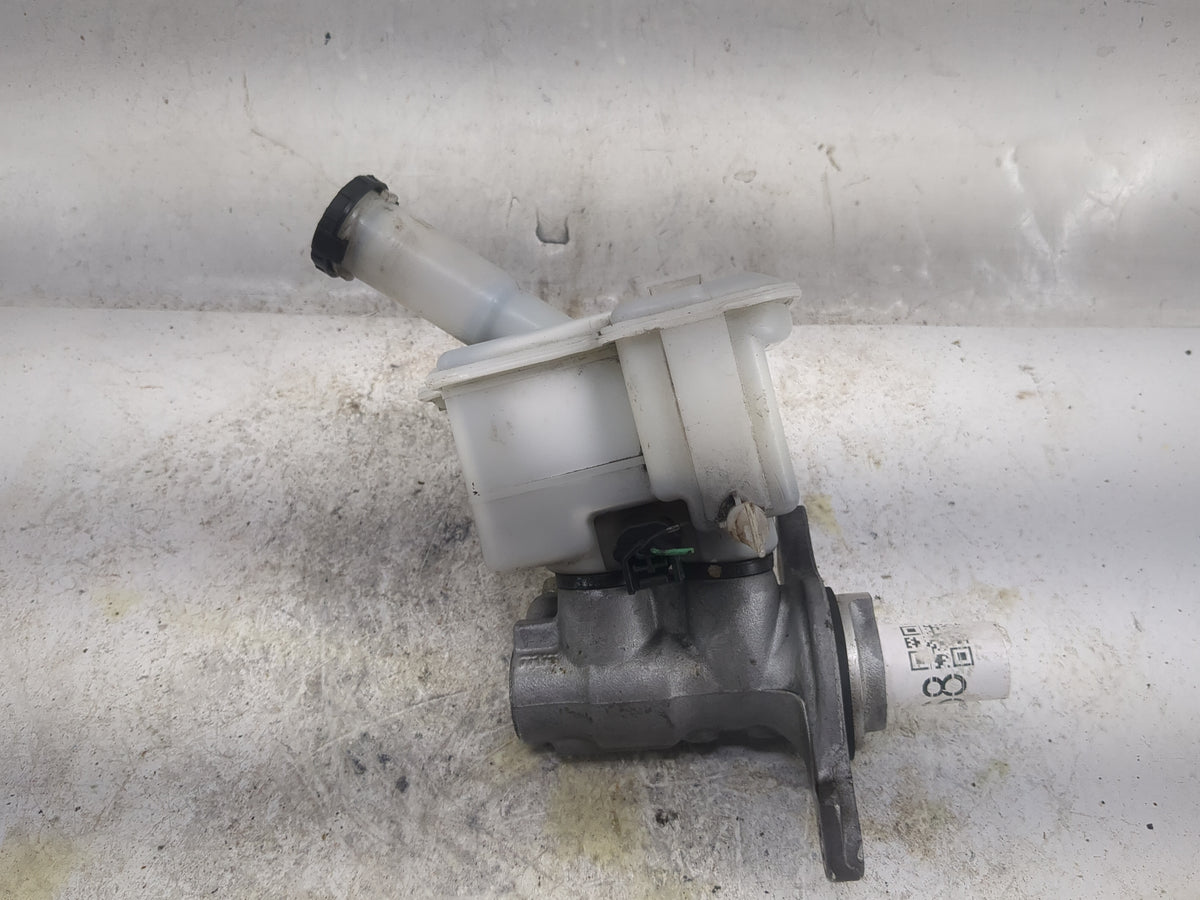 2012-2019 Nissan Versa Brake Master Cylinder 1496768 - Oemusedautoparts1.com