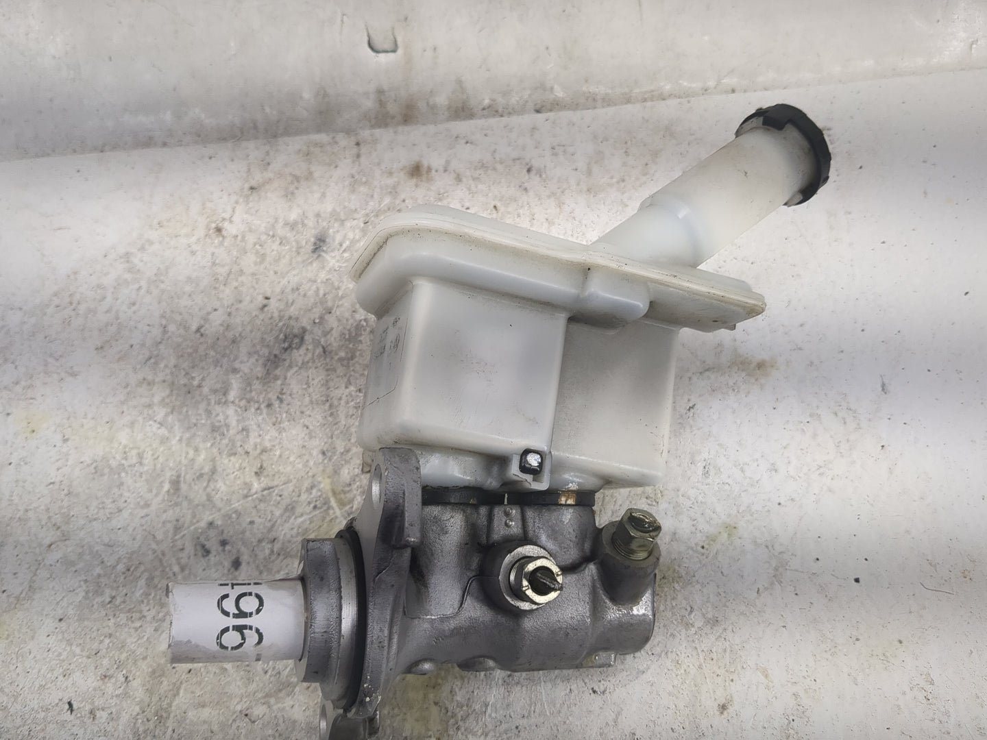 2012-2019 Nissan Versa Brake Master Cylinder 1496768 - Oemusedautoparts1.com