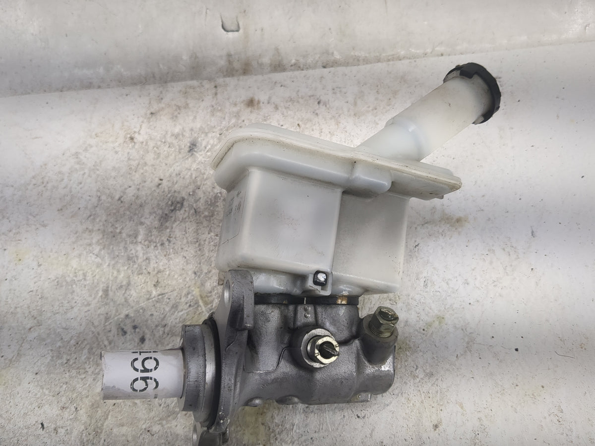 2012-2019 Nissan Versa Brake Master Cylinder 1496768 - Oemusedautoparts1.com