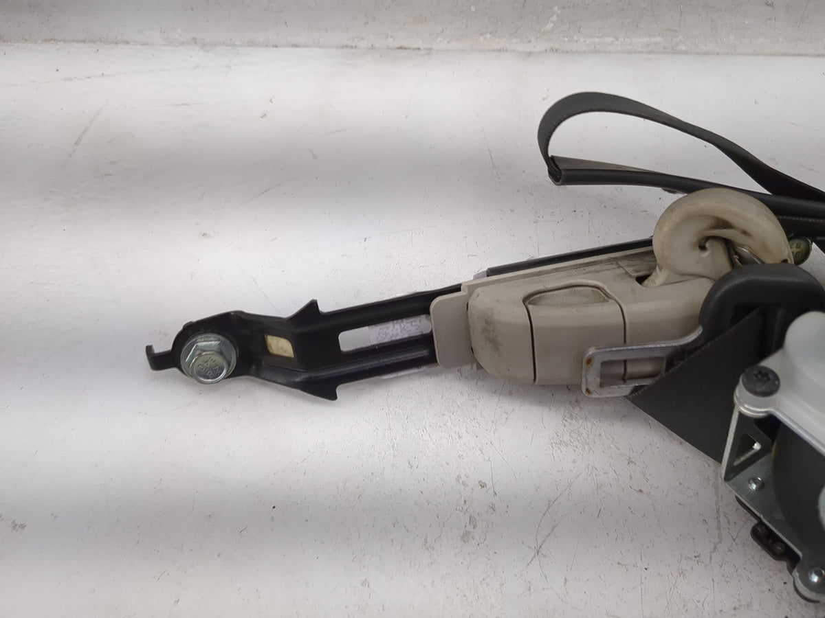2012-2015 Nissan Versa Passenger Front Seatbelt Retractor 1498192 - Oemusedautoparts1.com