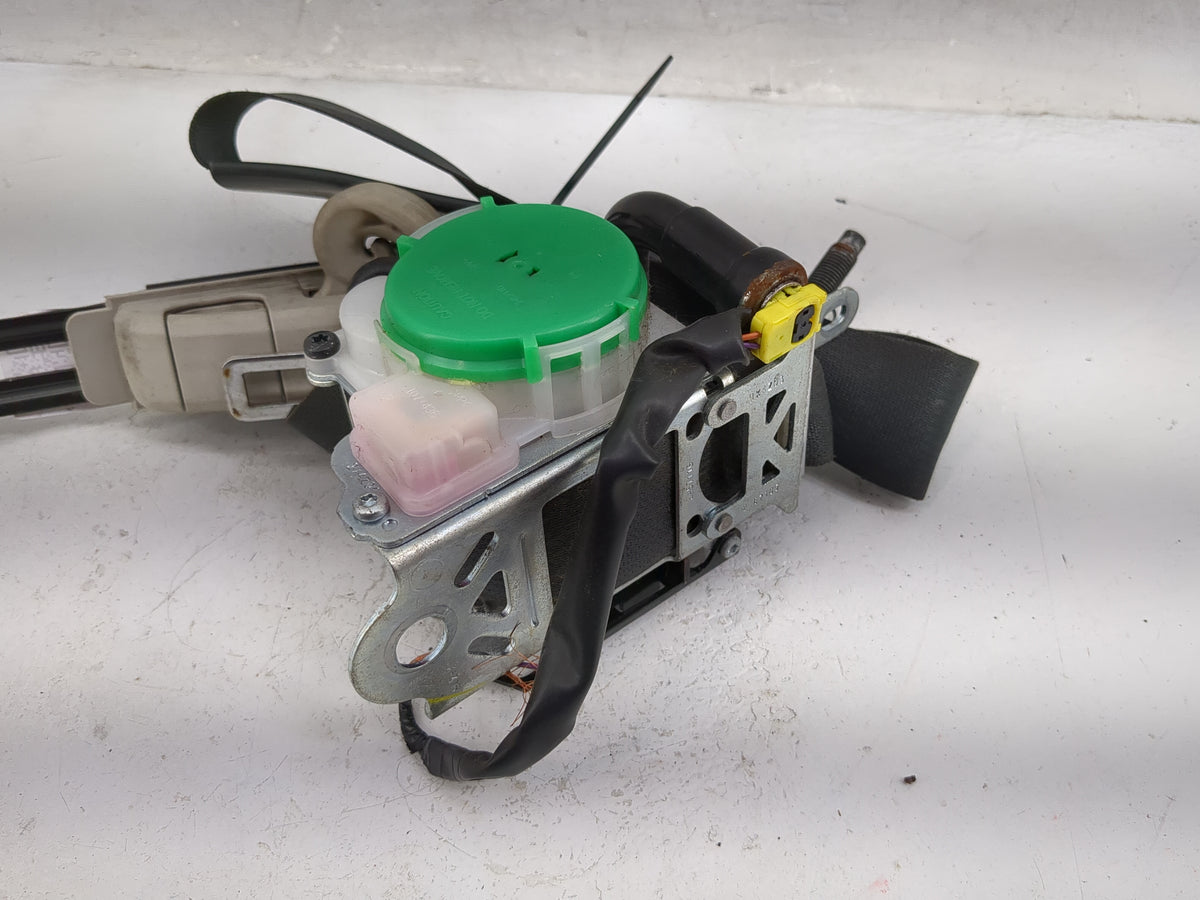2012-2015 Nissan Versa Passenger Front Seatbelt Retractor 1498192 - Oemusedautoparts1.com