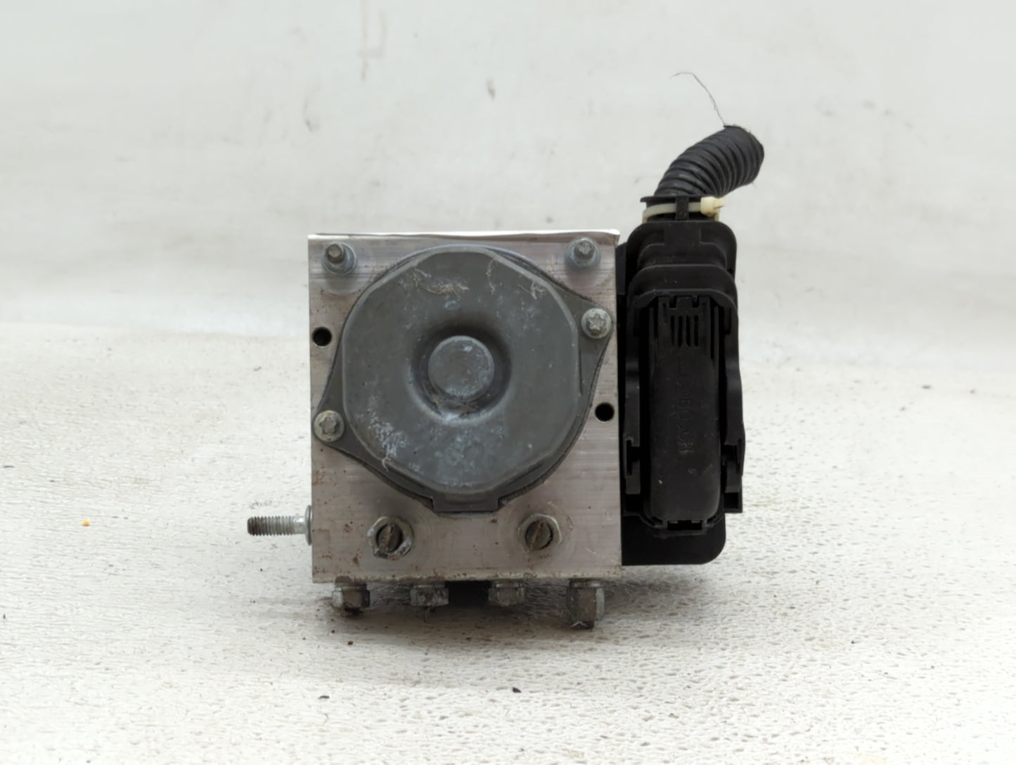 2015-2019 Nissan Versa ABS Pump Control Module Replacement P/N:47660 9KL0A 47660 9KS0A Fits Fits 2015 2016 2017 2018 2019 OE