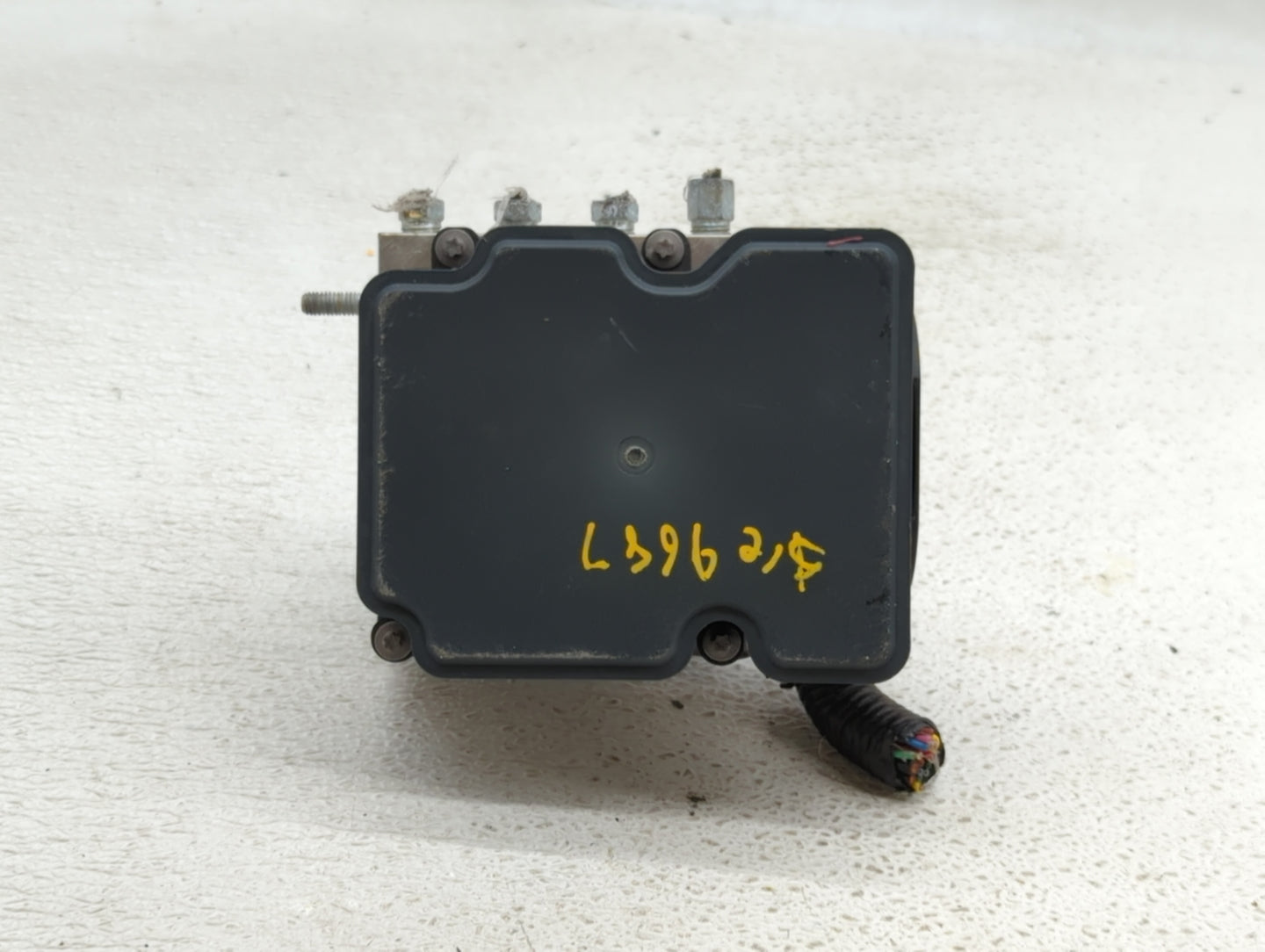 2015-2019 Nissan Versa ABS Pump Control Module Replacement P/N:47660 9KL0A 47660 9KS0A Fits Fits 2015 2016 2017 2018 2019 OE