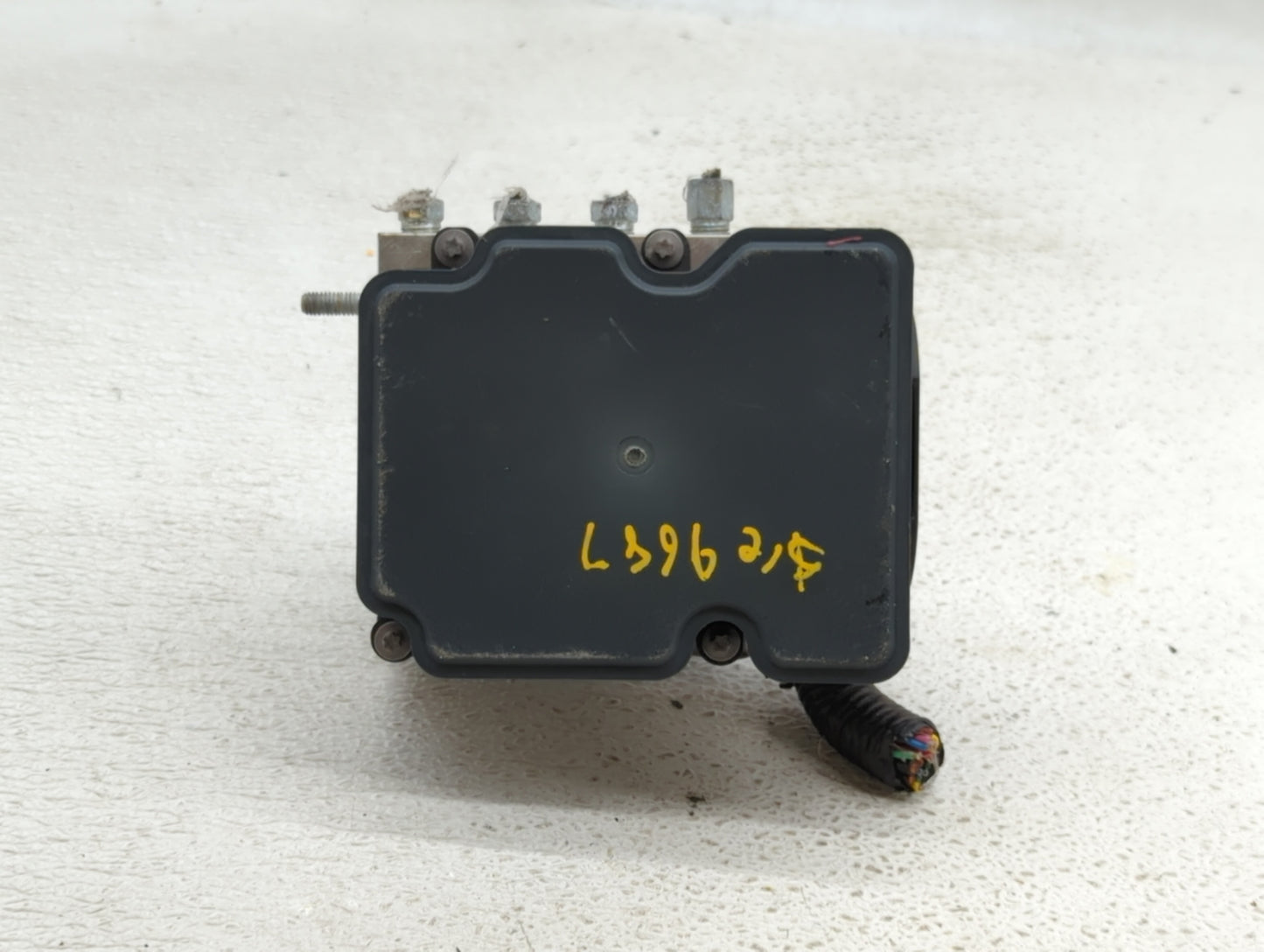 2015-2019 Nissan Versa ABS Pump Control Module Replacement P/N:47660 9KL0A 47660 9KS0A Fits Fits 2015 2016 2017 2018 2019 OE