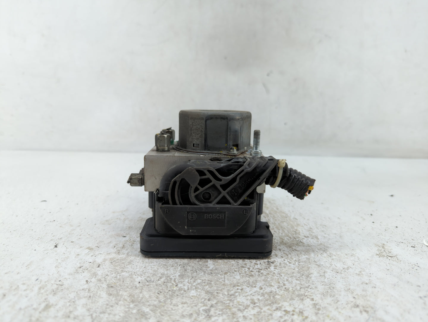 2015-2019 Nissan Versa ABS Pump Control Module Replacement P/N:47660 9KL0A 47660 9KS0A Fits Fits 2015 2016 2017 2018 2019 OE