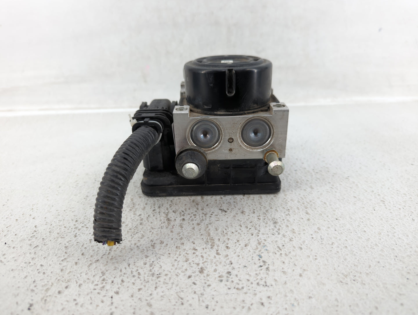 2014-2019 Nissan Versa ABS Pump Control Module Replacement P/N:47660 3WC0B Fits Fits 2014 2015 2016 2017 2018 2019 OEM Used 