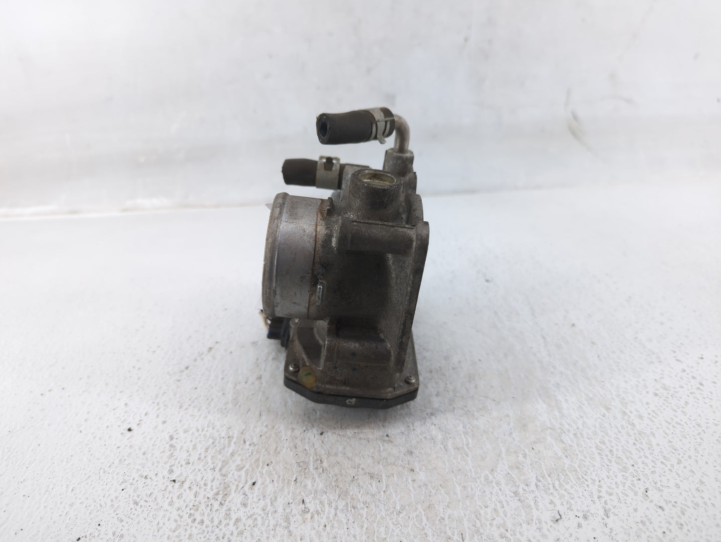 2012-2019 Nissan Versa Throttle Body Fits Fits 2012 2013 2014 2015 2016 2017 2018 2019 OEM Used Auto Parts - Oemusedautopart