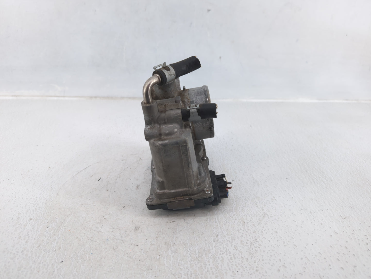 2012-2019 Nissan Versa Throttle Body P/N:3AA50-02 E Fits Fits 2012 2013 2014 2015 2016 2017 2018 2019 OEM Used Auto Parts - 