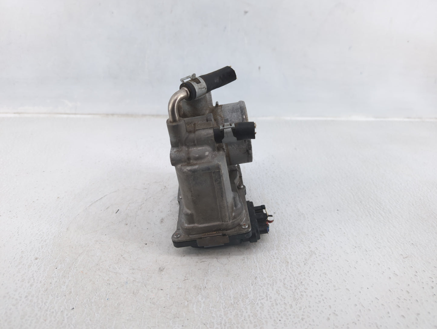 2012-2019 Nissan Versa Throttle Body P/N:3AA50-02 E Fits Fits 2012 2013 2014 2015 2016 2017 2018 2019 OEM Used Auto Parts - 