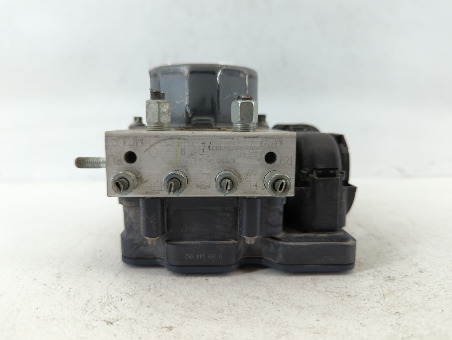 2015-2019 Nissan Versa ABS Pump Control Module Replacement P/N:47660 9KL0A Fits Fits 2015 2016 2017 2018 2019 OEM Used Auto 