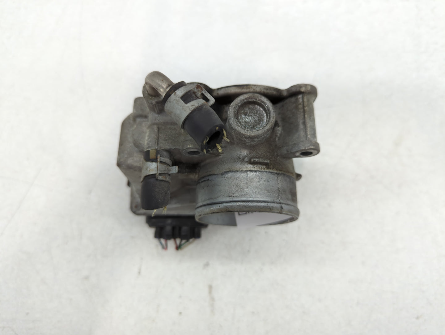 2012-2019 Nissan Versa Throttle Body P/N:3AA50-02 E Fits Fits 2012 2013 2014 2015 2016 2017 2018 2019 OEM Used Auto Parts - 