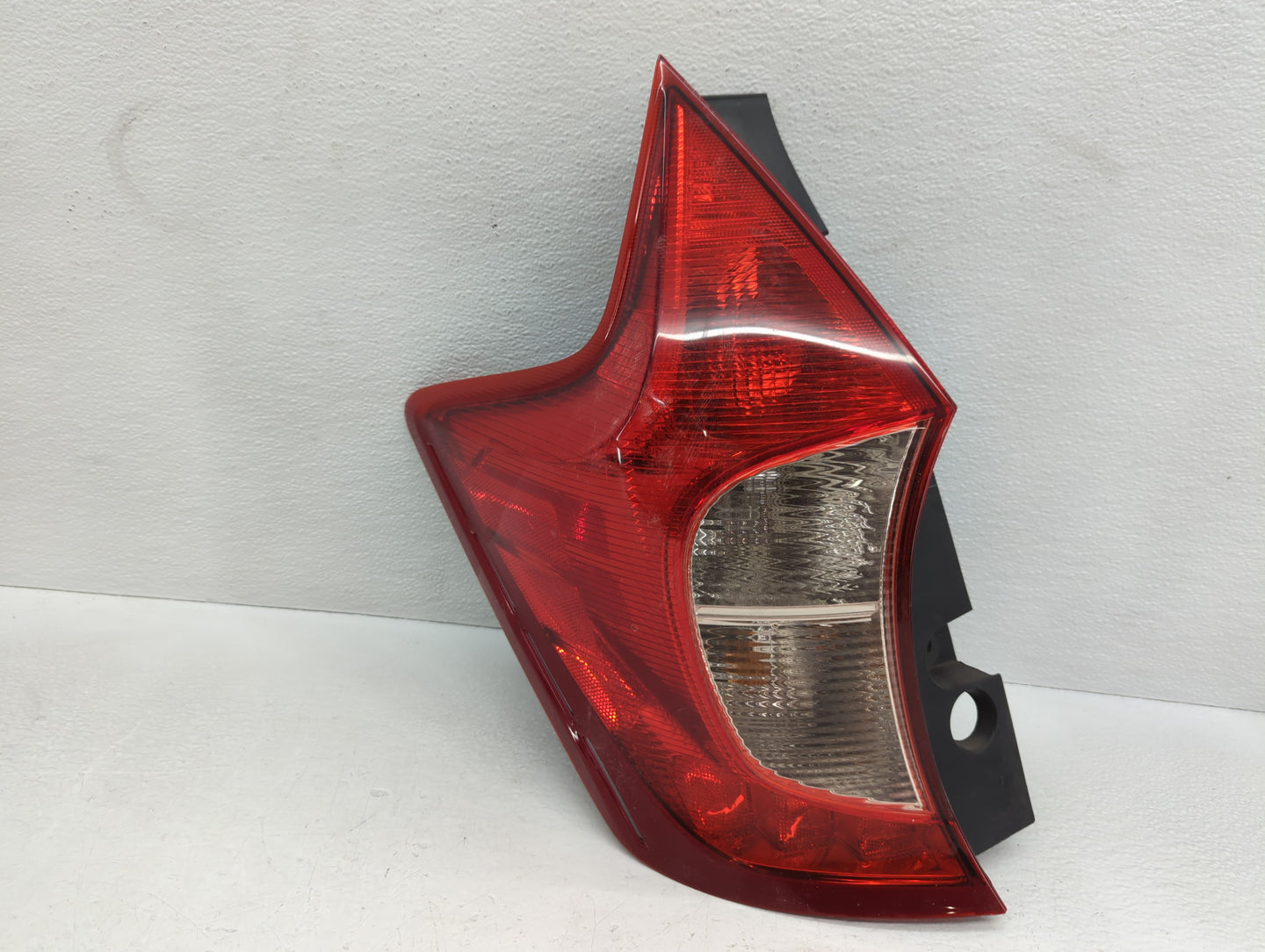 2014-2019 Nissan Versa Tail Light Assembly Driver Left OEM P/N:265553WC0A Fits Fits 2014 2015 2016 2017 2018 2019 OEM Used A