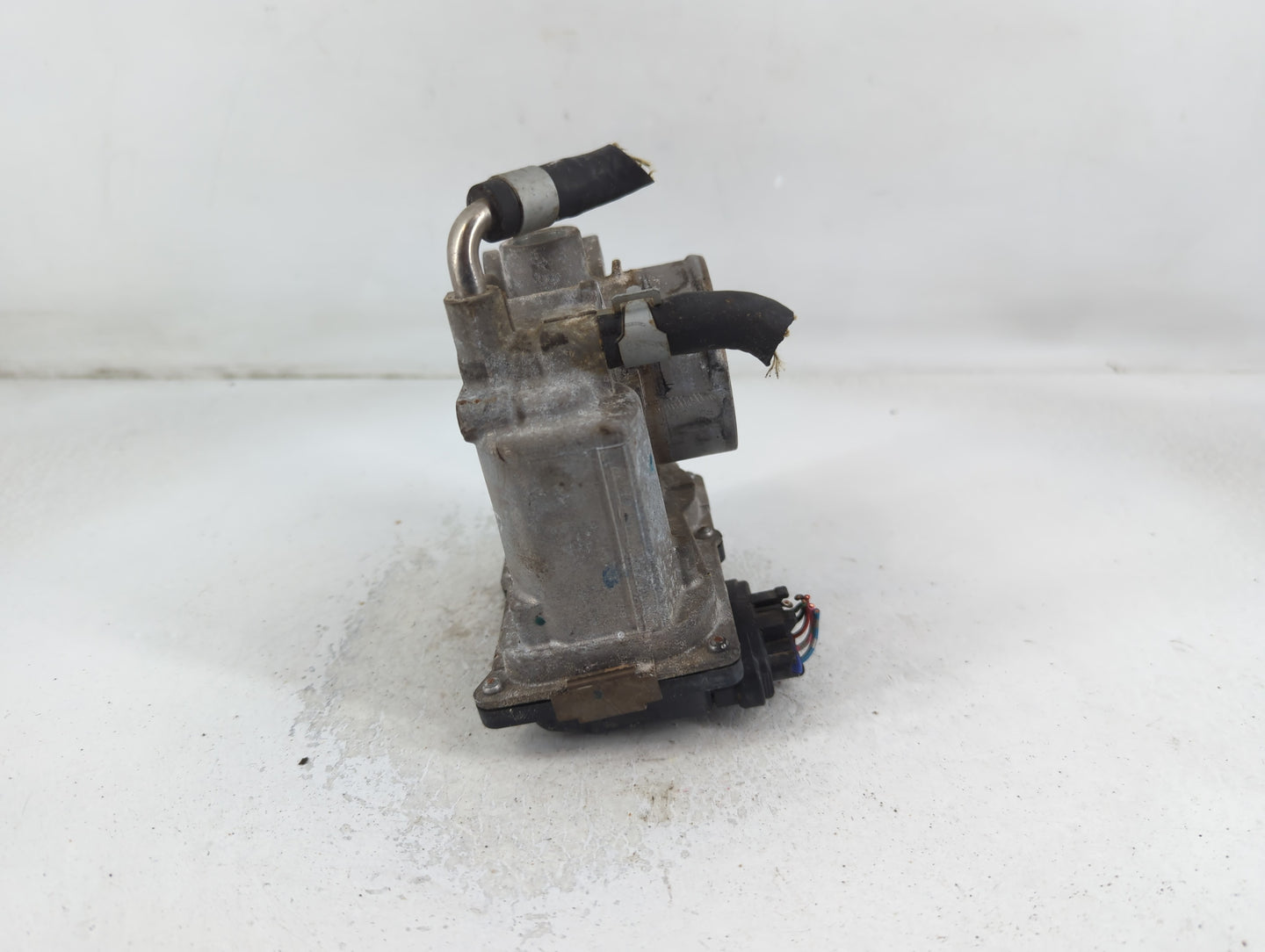 2012-2019 Nissan Versa Throttle Body P/N:3AA50-02 E Fits Fits 2012 2013 2014 2015 2016 2017 2018 2019 OEM Used Auto Parts - 