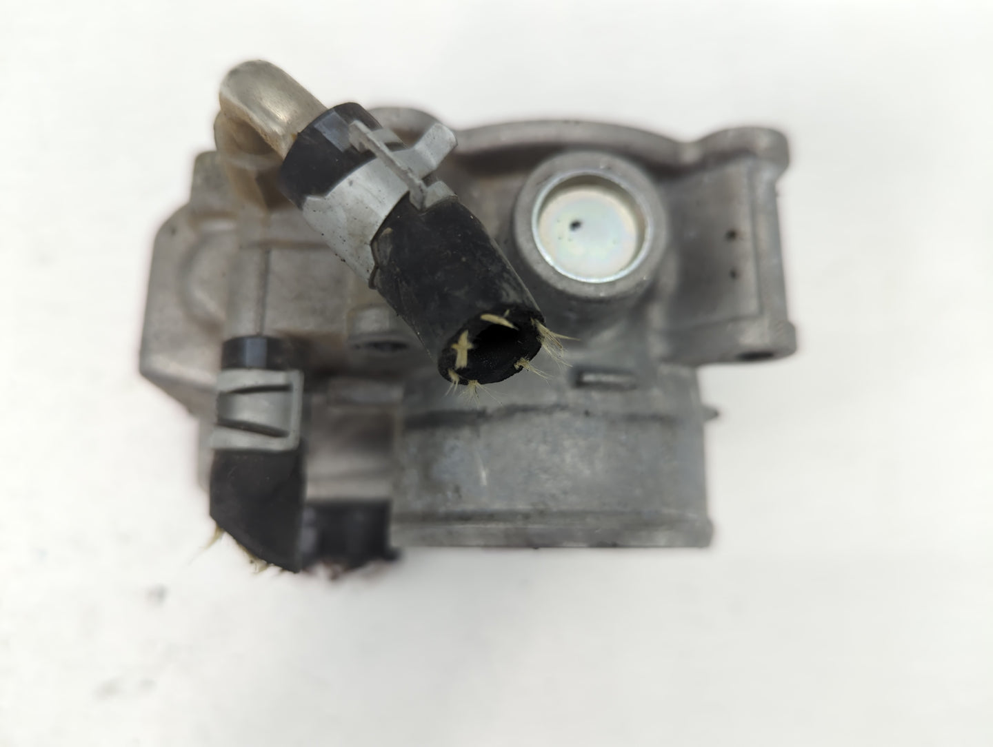 2015 Nissan Versa Note Throttle Body P/N:3AA50-02 E Fits Fits 2012 2013 2014 2016 2017 2018 2019 OEM Used Auto Parts - Oemus