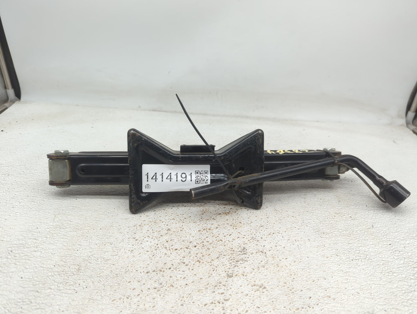 2015 Nissan Rogue Except Sport Rogue Spare Scissor Car Jack - Oemusedautoparts1.com