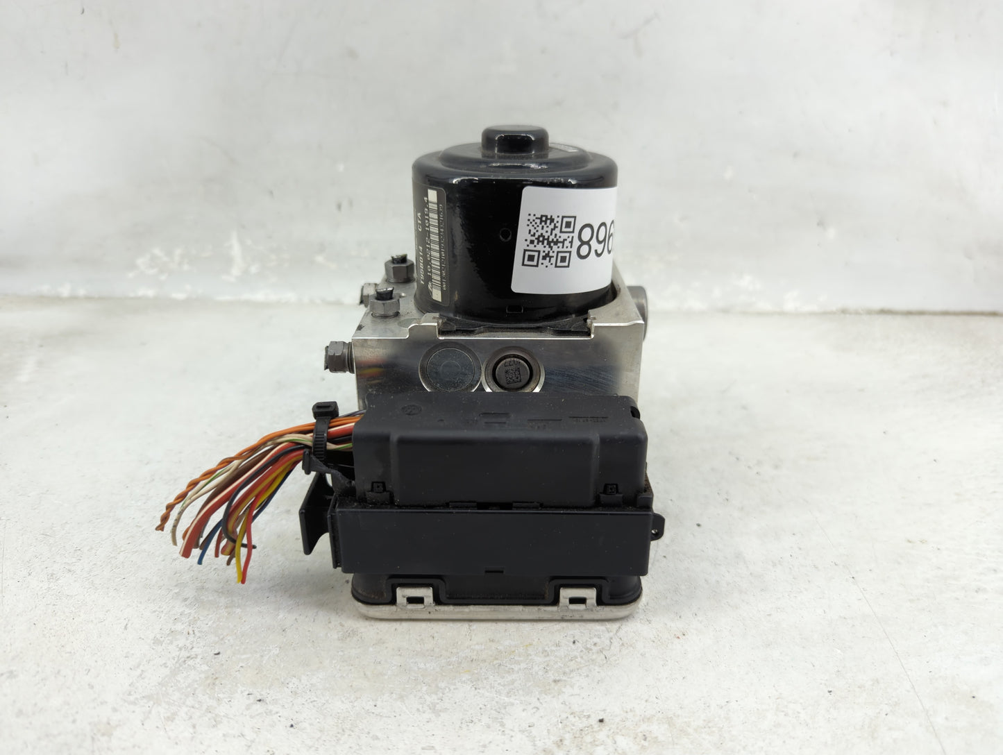 2015-2016 Porsche Macan ABS Pump Control Module Replacement P/N:95B 907 379 F Fits Fits 2015 2016 OEM Used Auto Parts - Oemu