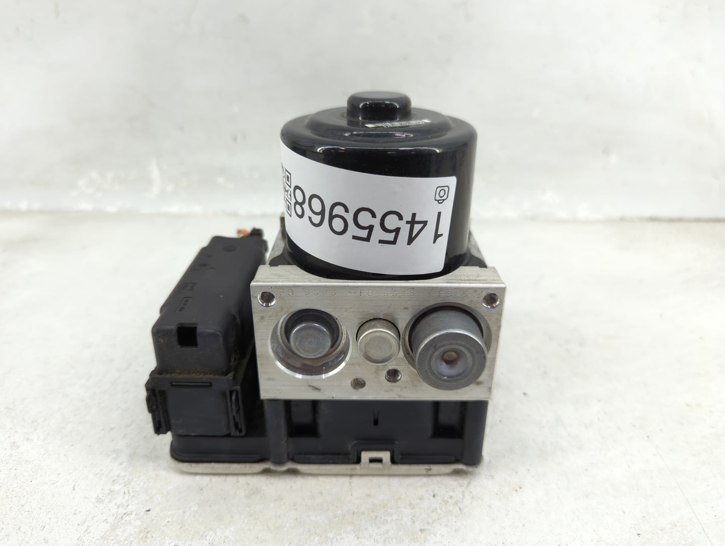 2015-2016 Porsche Macan ABS Pump Control Module Replacement P/N:95B 907 379 F Fits Fits 2015 2016 OEM Used Auto Parts - Oemu