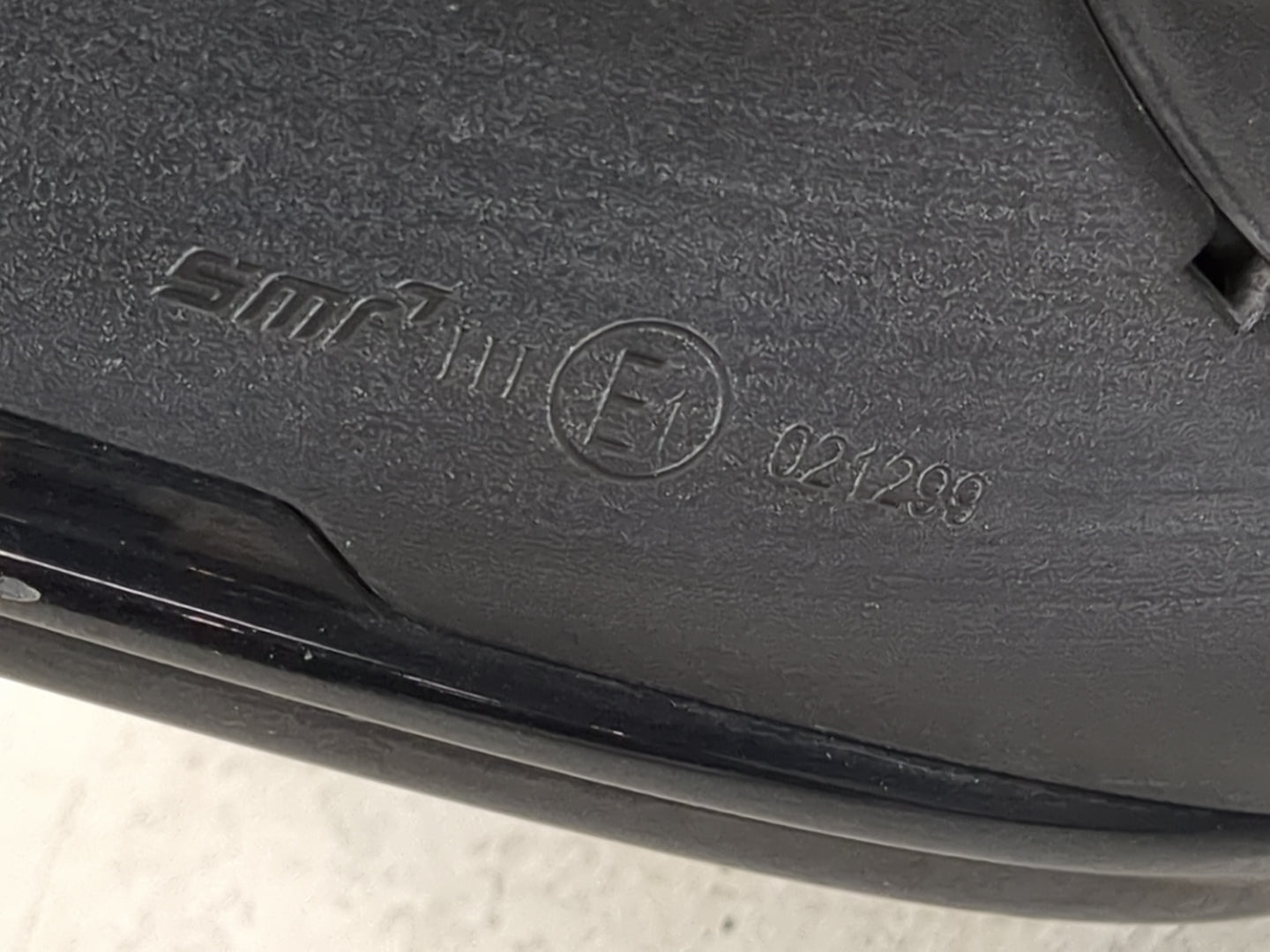 2015-2019 Porsche Macan Passenger Side View Mirror - Right Door Mirror OEM Used - Oemusedautoparts1.com