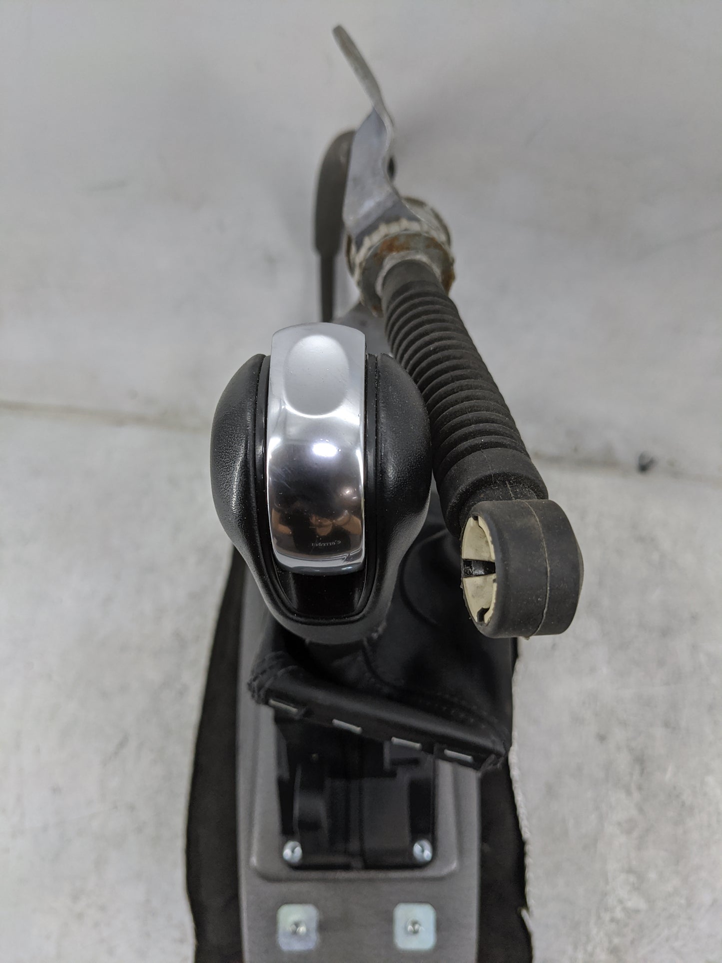 2015 Porsche Macan Floor Console Assembly Shifter - Oemusedautoparts1.com