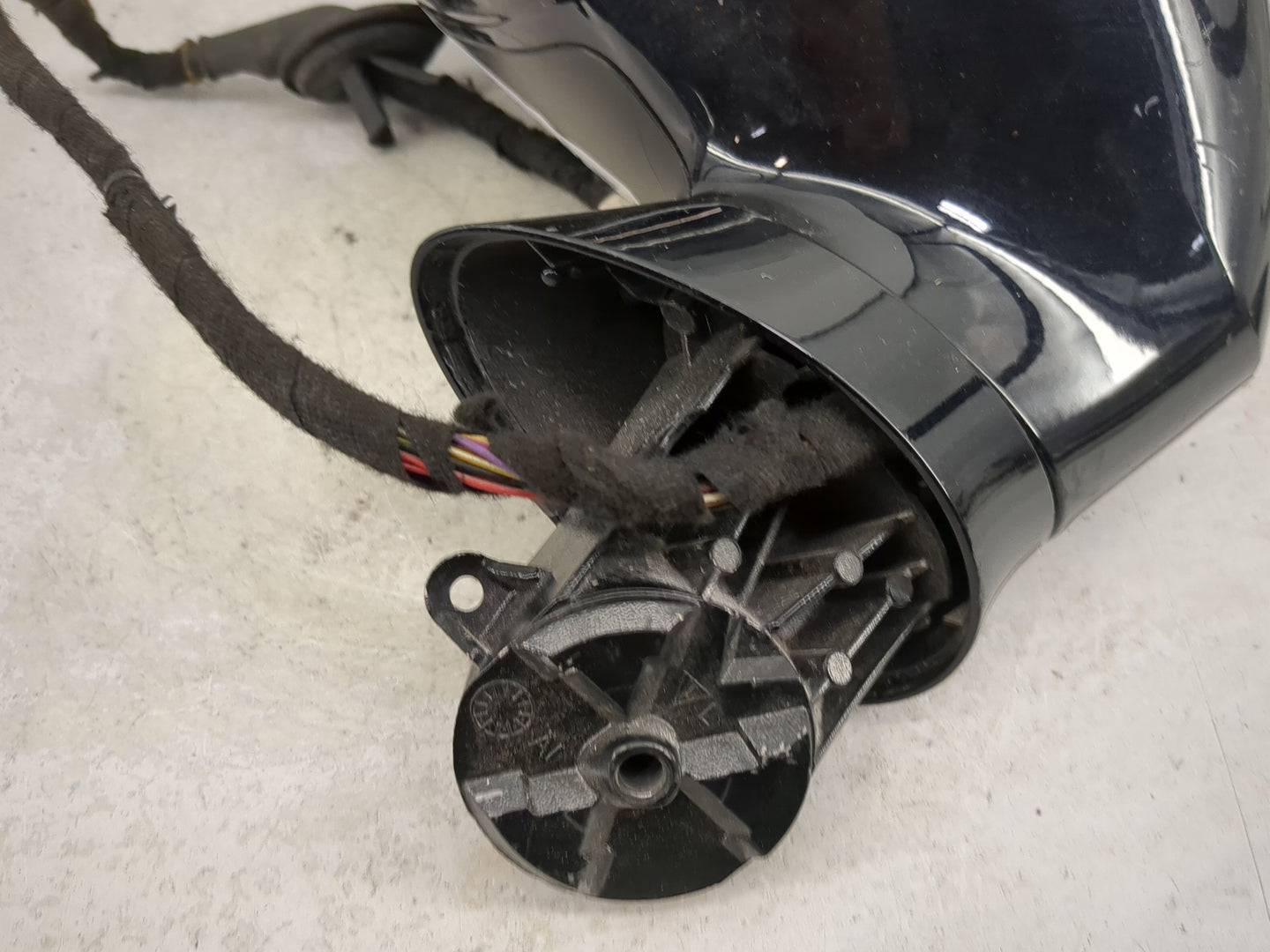 2015-2016 Porsche Panamera Driver Side View Mirror - Left Door Mirror OEM Used - Oemusedautoparts1.com