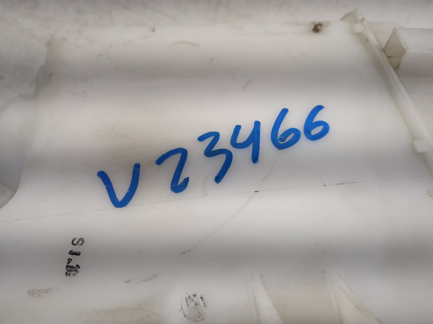 2015 Scion Xb Windshield Washer Fluid Reservoir Bottle Oem 1459900 - Oemusedautoparts1.com