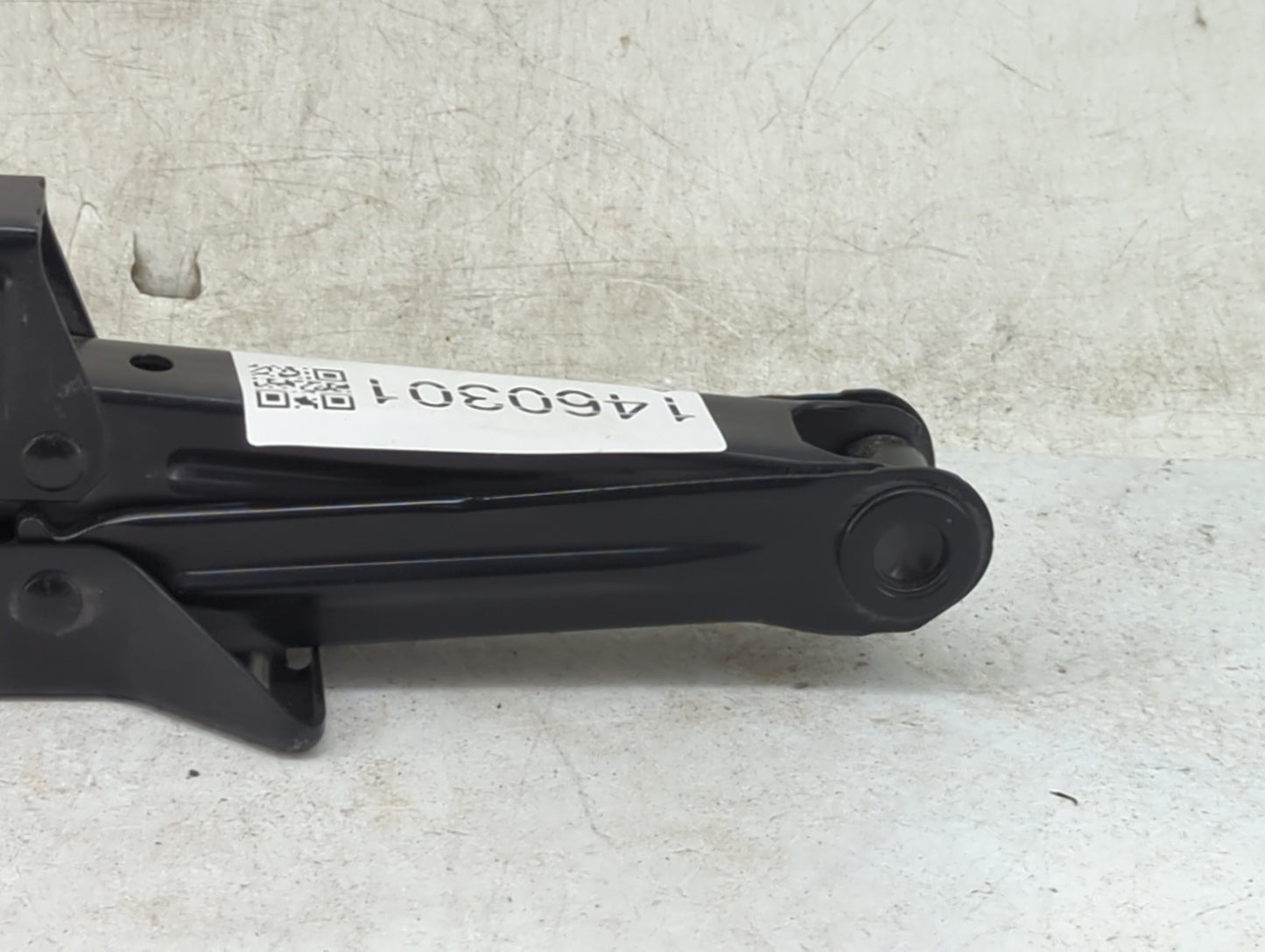 2015 Scion Xb Spare Scissor Car Jack Black 1460301 - Oemusedautoparts1.com