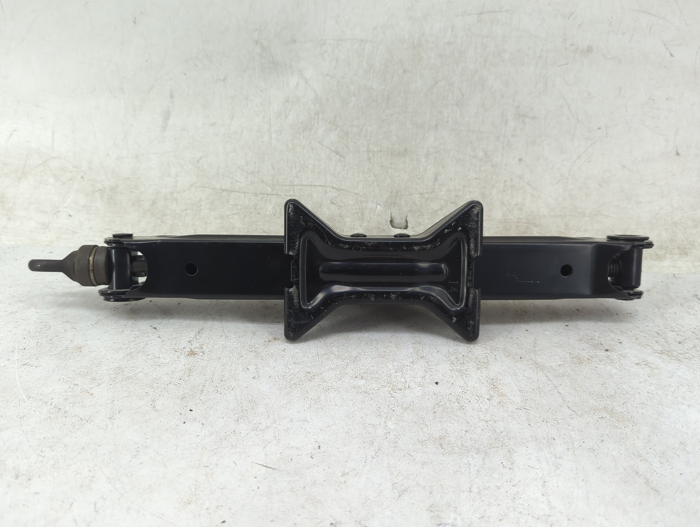 2015 Scion Xb Spare Scissor Car Jack Black 1460301 - Oemusedautoparts1.com