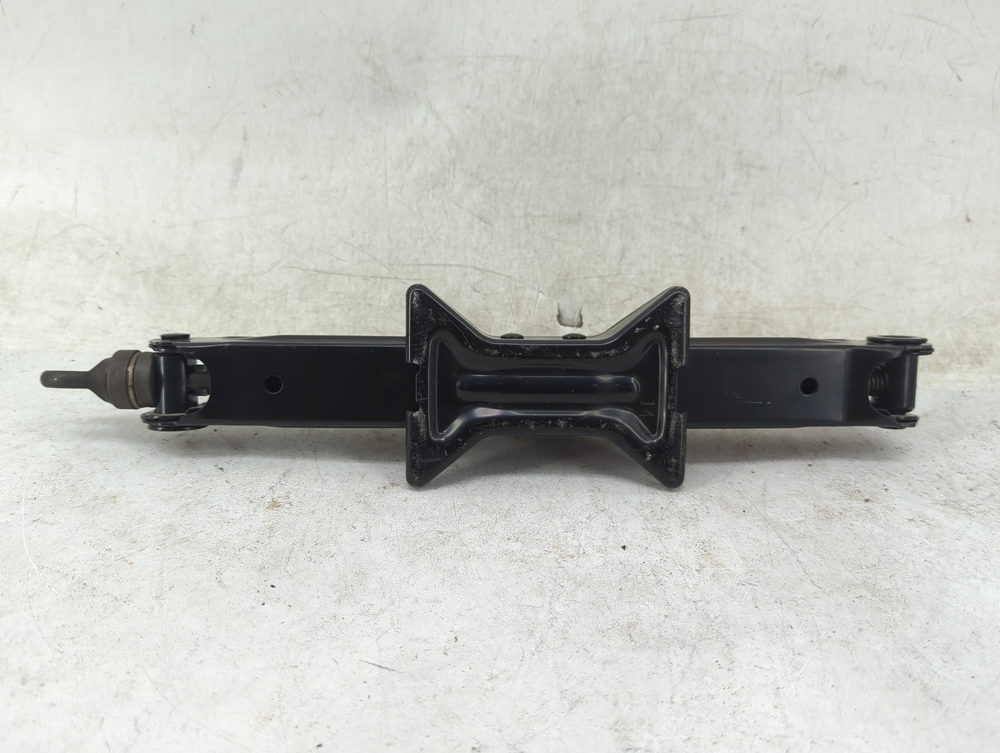 2015 Scion Xb Spare Scissor Car Jack Black 1460301 - Oemusedautoparts1.com