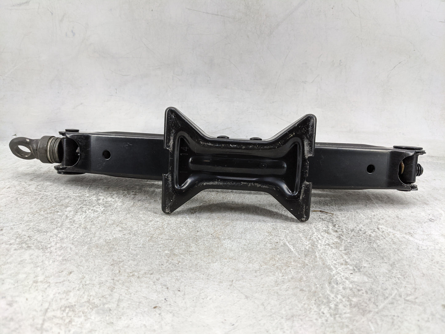 2015 Scion Xb Spare Scissor Car Jack Black 1480176 - Oemusedautoparts1.com
