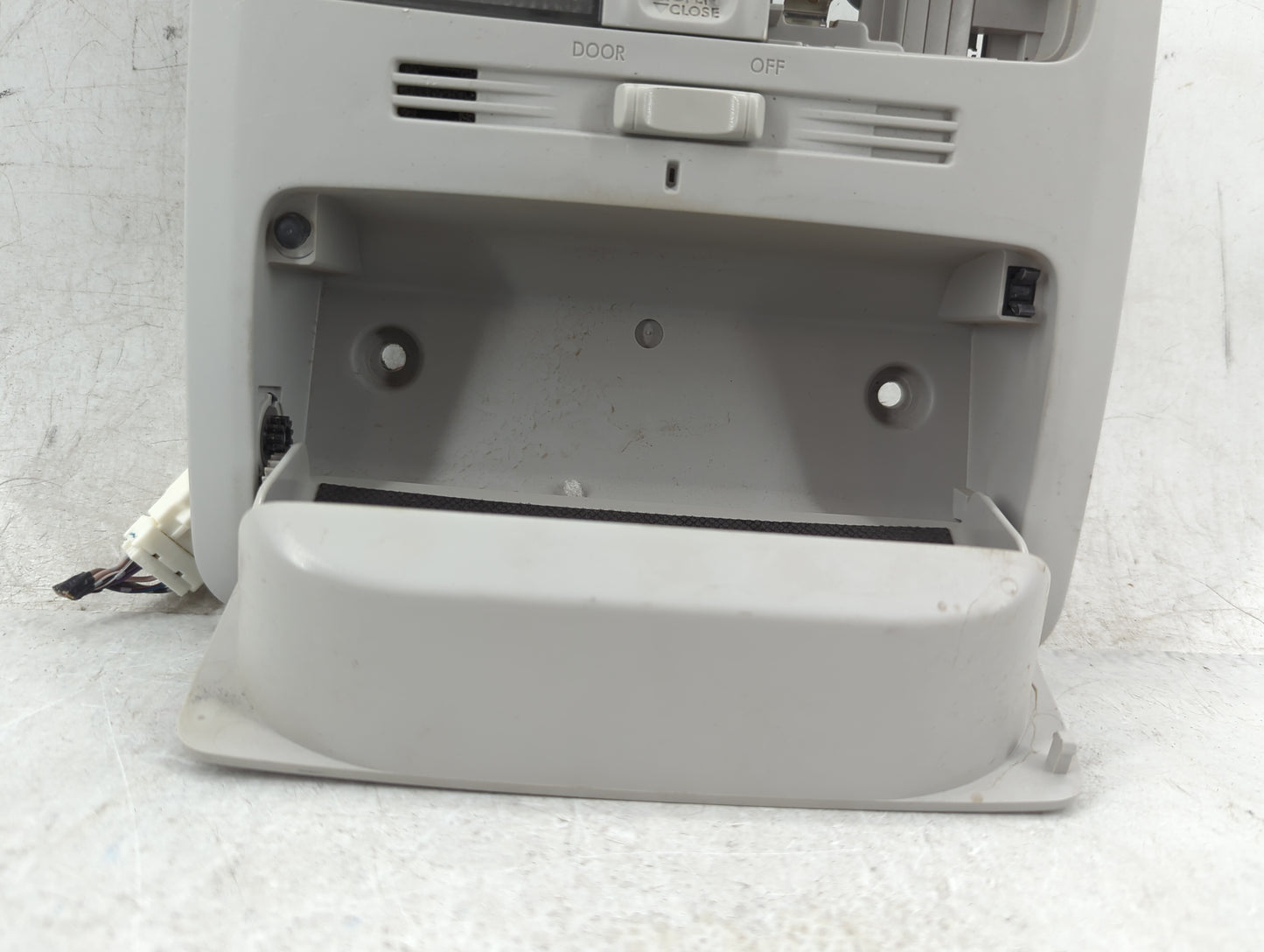 2010-2015 Subaru Forester Overhead Roof Console 1388861 - Oemusedautoparts1.com