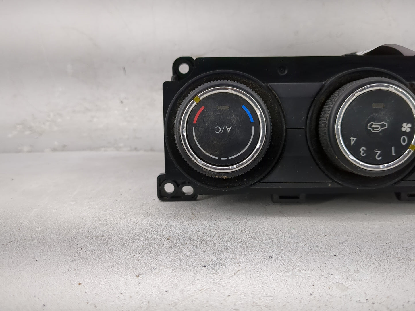2015 Subaru Forester Climate Control Module Temperature AC/Heater Replacement P/N:72311SG010 Fits OEM Used Auto Parts - Oemu