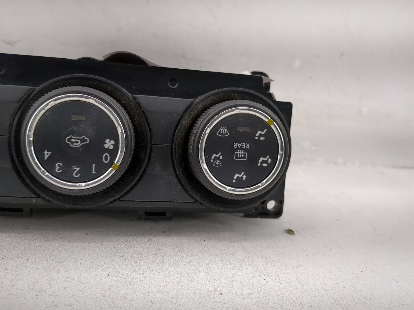 2015 Subaru Forester Climate Control Module Temperature AC/Heater Replacement P/N:72311SG010 Fits OEM Used Auto Parts - Oemu