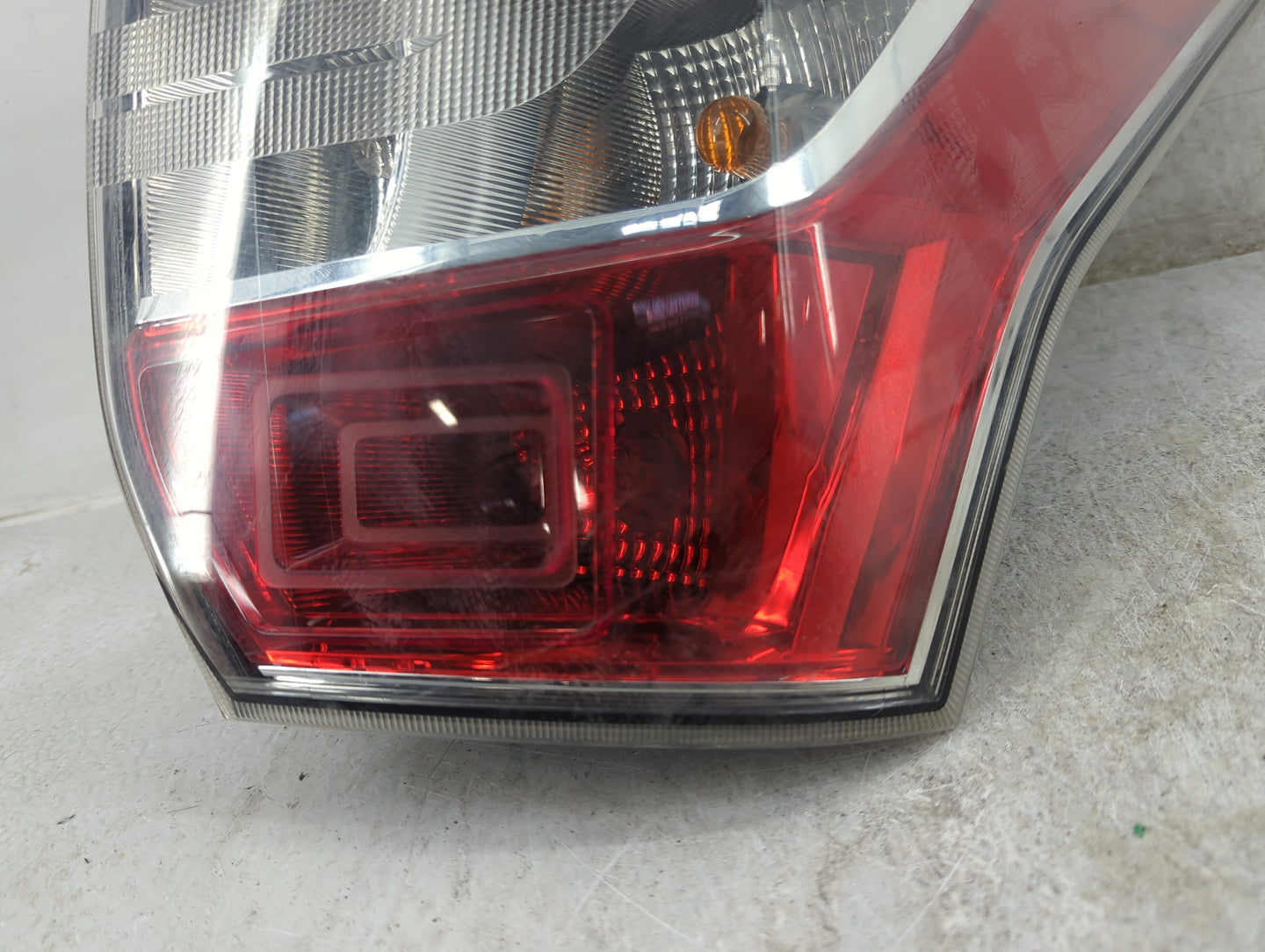2015 Subaru Forester Tail Light Assembly Passenger Right OEM P/N:84201-SG041 A4Q301-0000 Fits OEM Used Auto Parts - Oemuseda