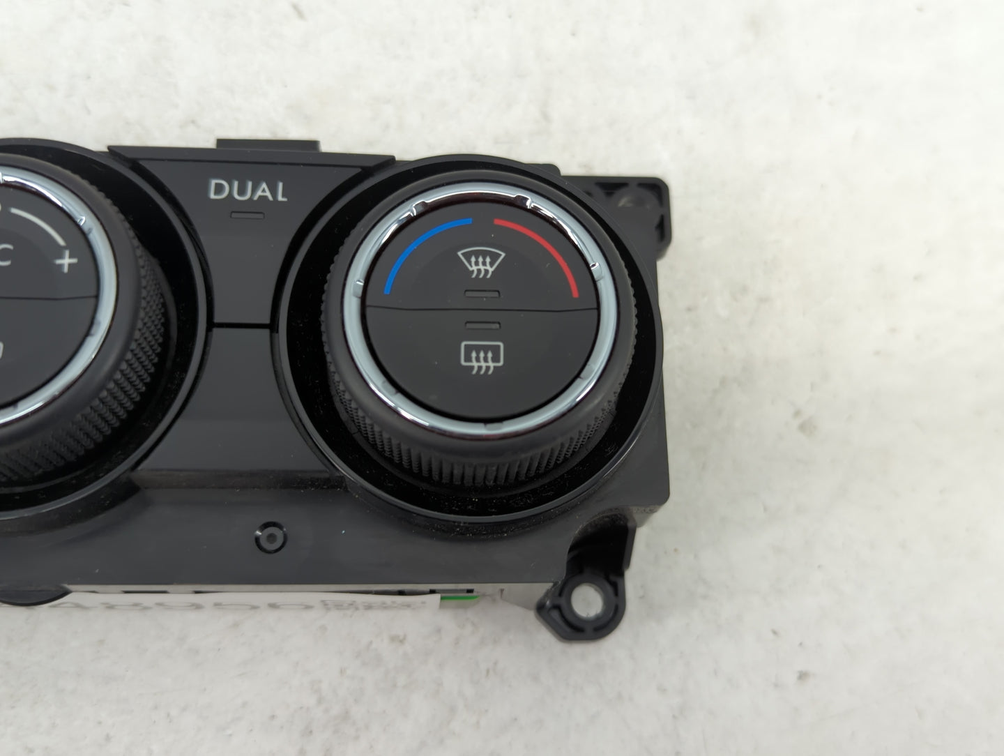 2015 Subaru Forester Climate Control Module Temperature AC/Heater Replacement P/N:72311SG040 Fits OEM Used Auto Parts - Oemu