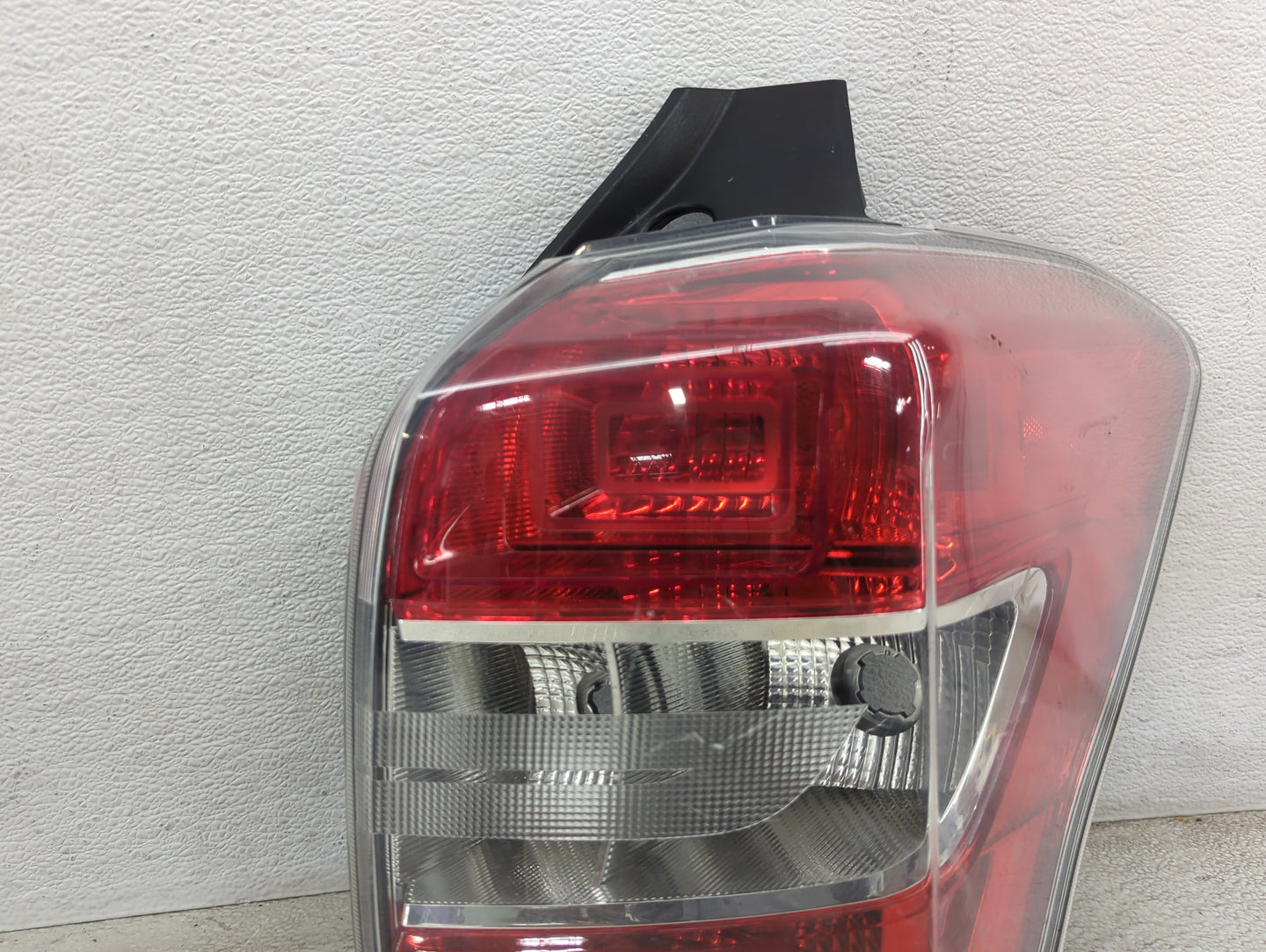 2015 Subaru Forester Tail Light Assembly Passenger Right OEM P/N:84201-SG040 Fits OEM Used Auto Parts - Oemusedautoparts1.co