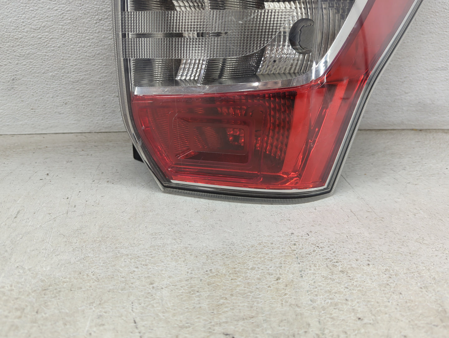 2015 Subaru Forester Tail Light Assembly Passenger Right OEM P/N:84201-SG040 Fits OEM Used Auto Parts - Oemusedautoparts1.co